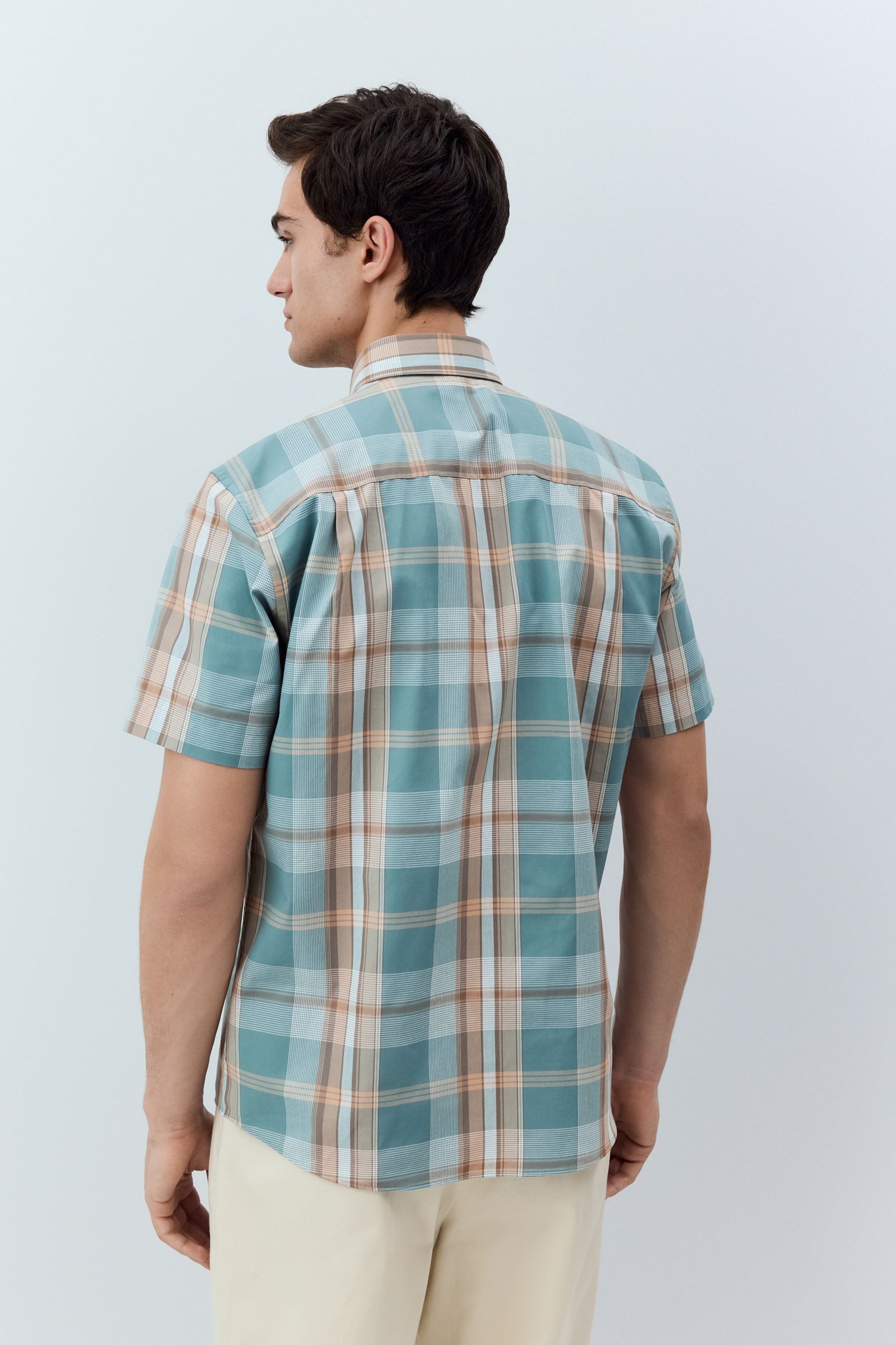 Next Kurzarmhemd Pflegeleichtes Button-Down-Oxfordhemd, Regular-Fit (1-tlg)