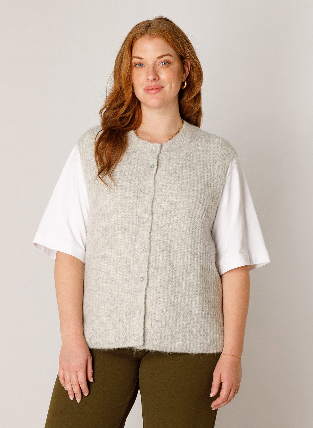 Base Level Curvy Strickweste Nelly Ärmellos - mit Knopfleiste / Große Größen