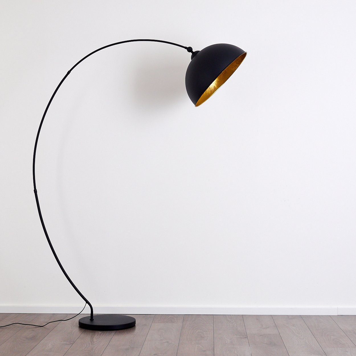 hofstein Bogenlampe »Aliena« Vintage Stehleuchte aus Metall in Schwarz/Gold, ohne Leuchtmittel, E27, Leuchte m. Fußschalter in Blattgold-Optik – Bild 5 von 5
