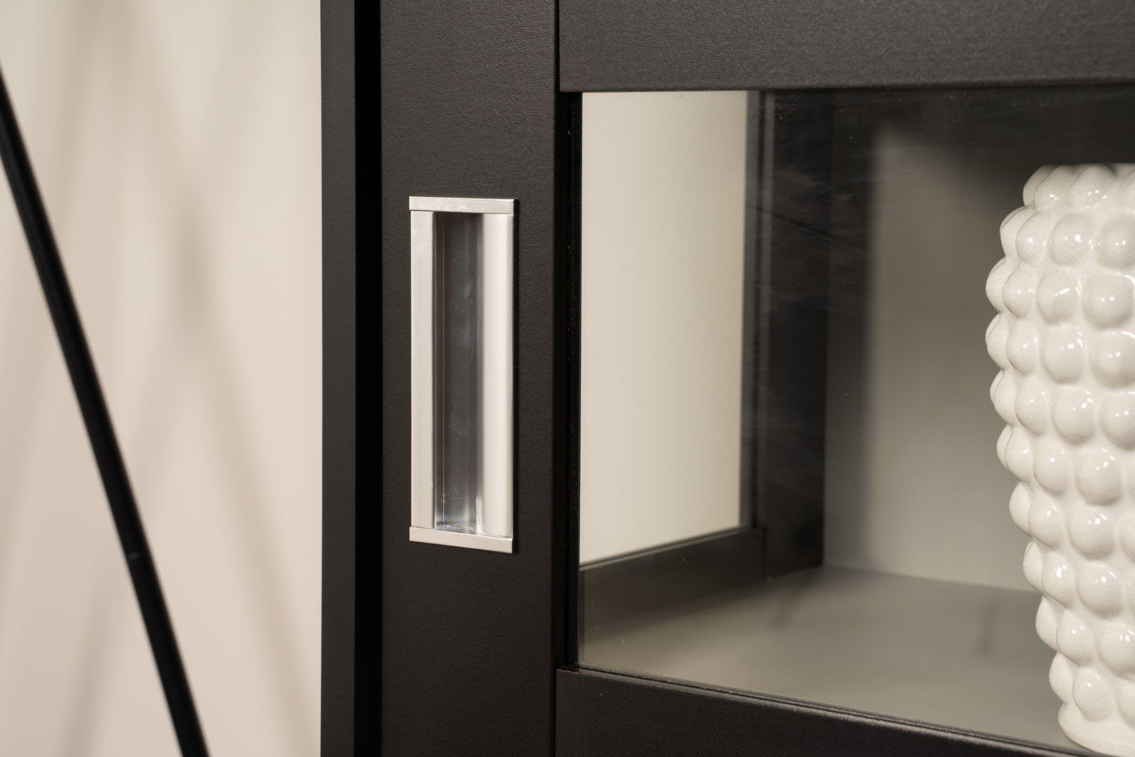 Vitrine Vitrinenschrank 1 ebuy24 Ablagen, 5 Tür, Lock schwarz.