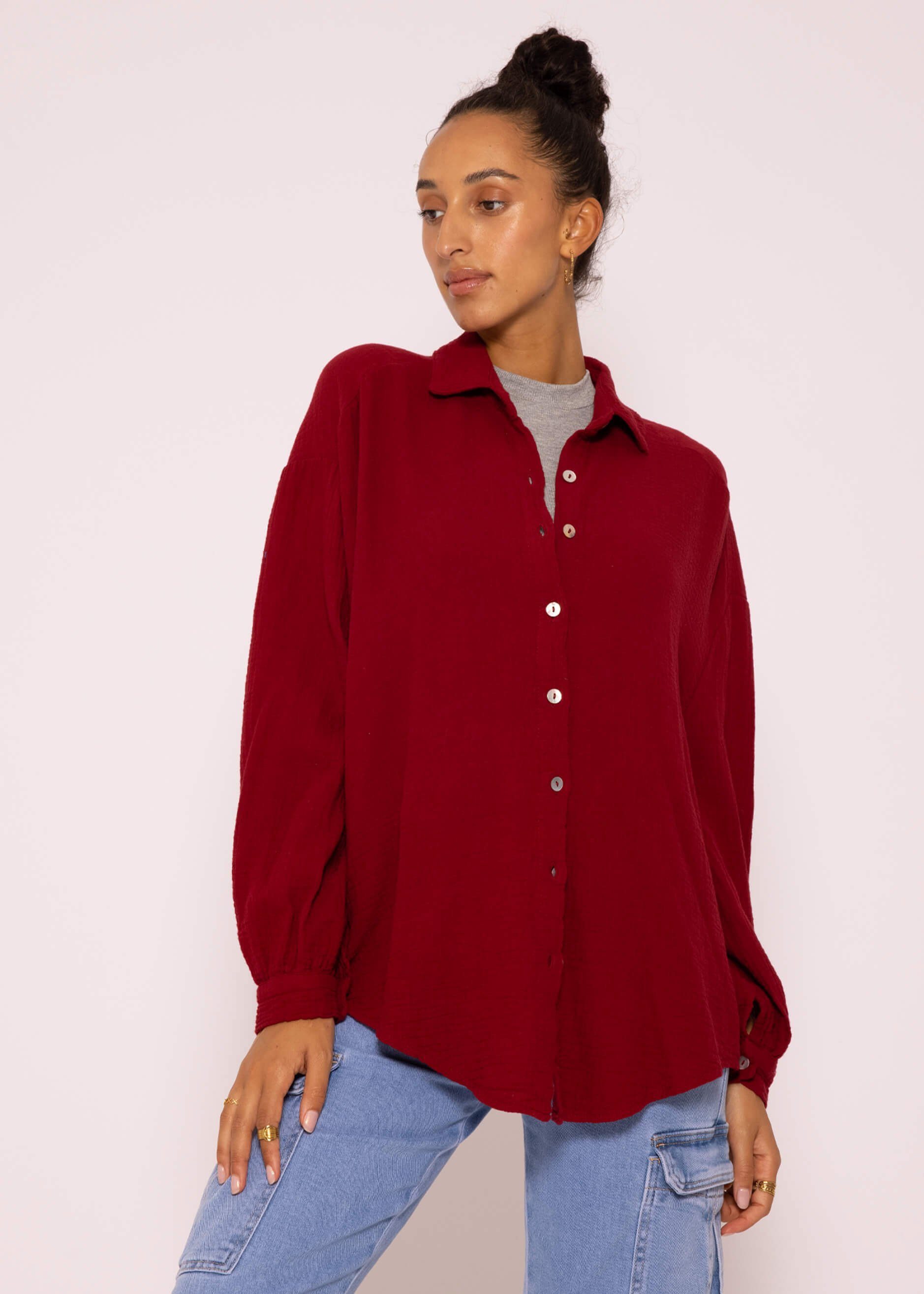 SASSYCLASSY Longbluse Oversize Musselin Bluse Damen Langarm Hemdbluse lang aus Baumwolle mit V-Ausschnitt, One Size (Gr. 36-48) Dunkelrot