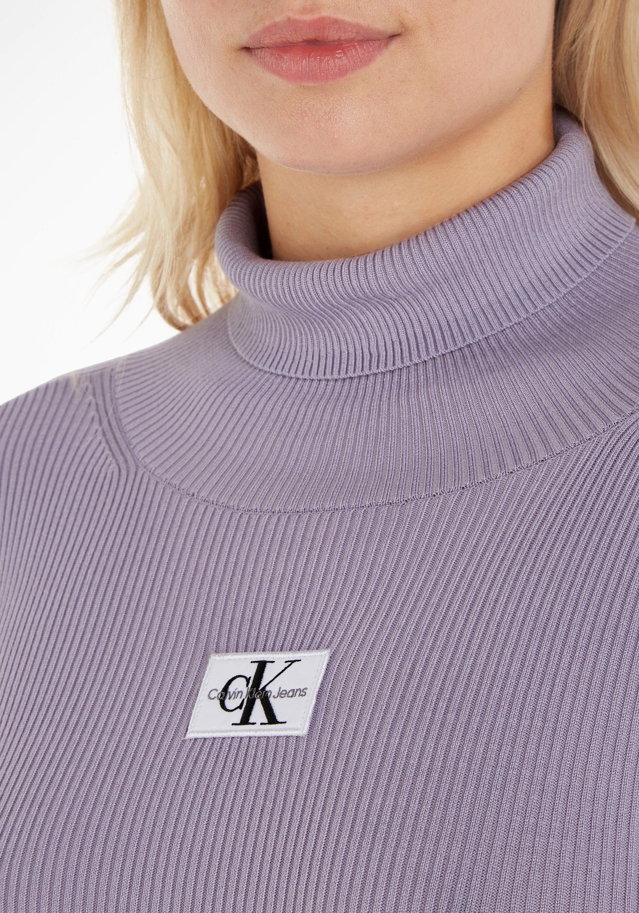 Calvin Klein Jeans BADGE Strickkleid Lavender Aura SWEATER NECK DRESS ROLL