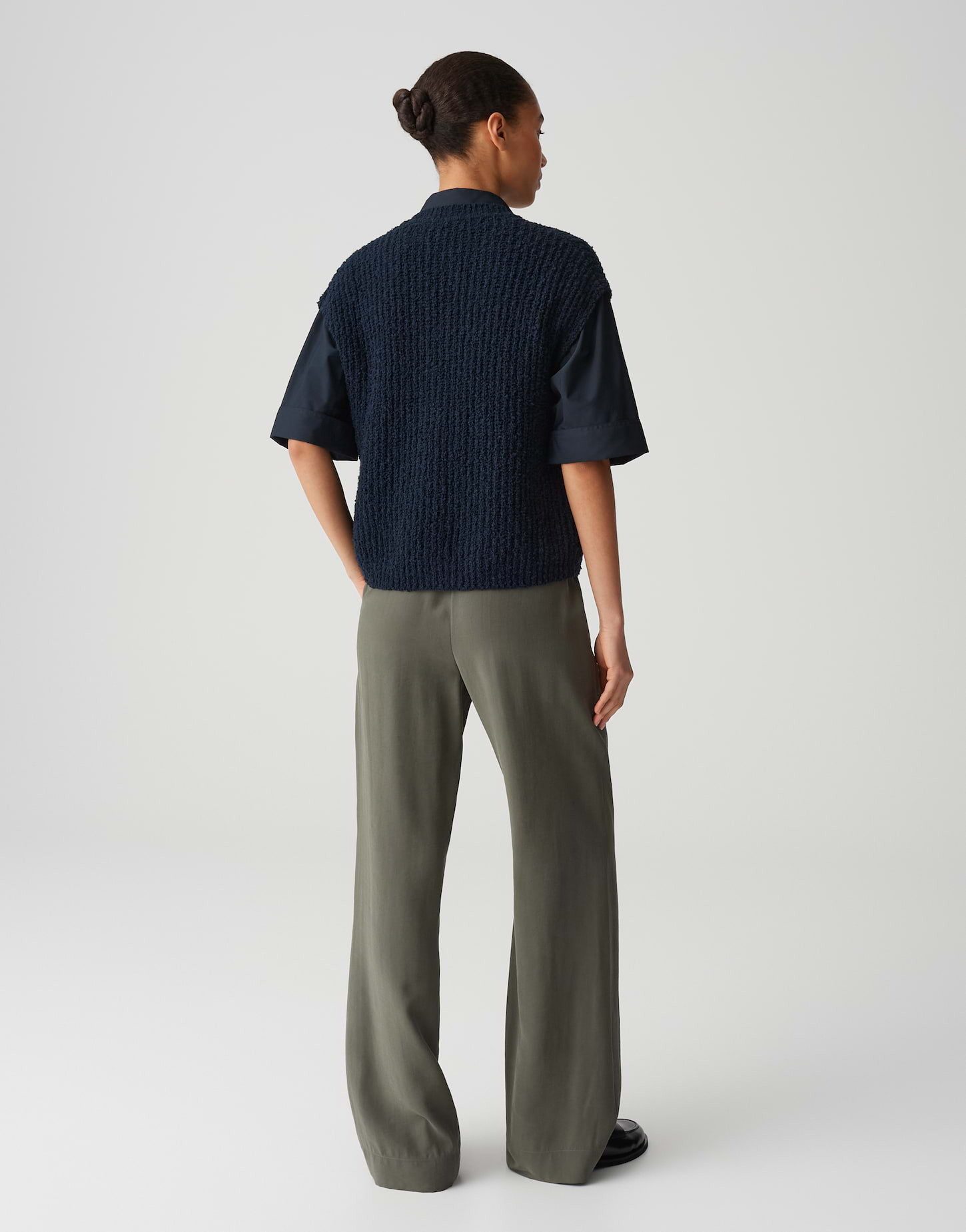 OPUS Cardigan DIMOLA in Bouclé Optik überschnittene Schulter, aufgesetzte Taschen vorne, offene Front