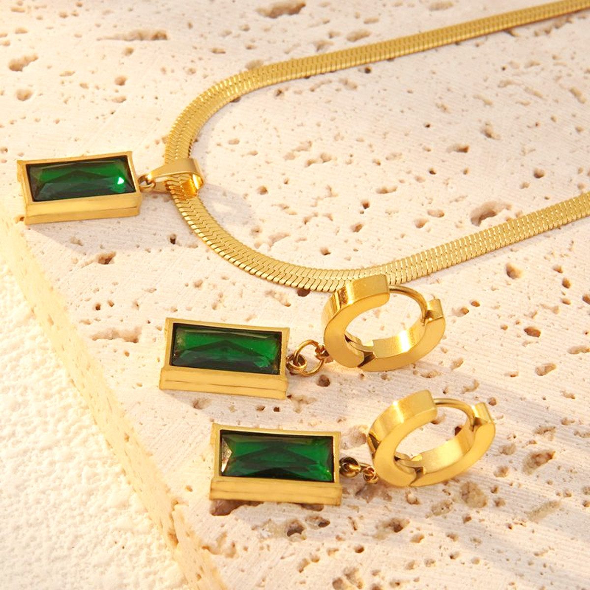 KARMA Schmuckset Damen Gold Grün Edelstahl vergoldet Kristalle Ohrringe Hal günstig online kaufen