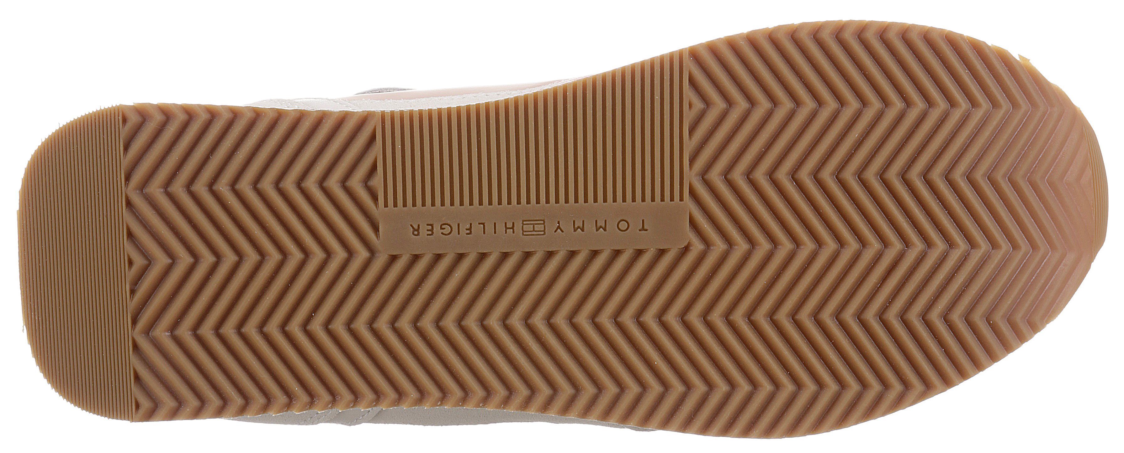 Tommy Hilfiger ESSENTIAL kombi beige Sneaker RUNNER Logo mit TH der an Zunge