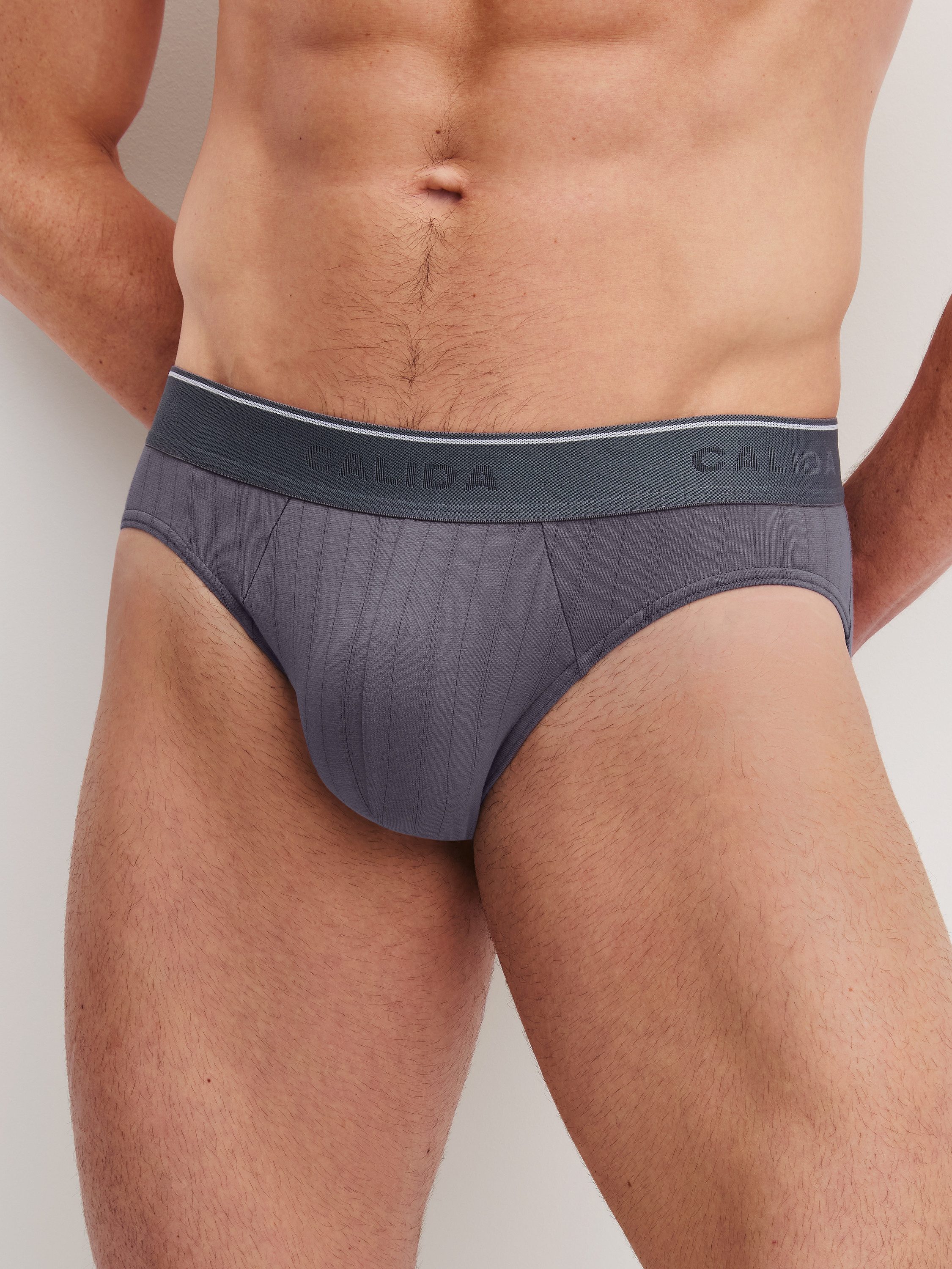 CALIDA Slip Pure & Style Herren (1-St) maskuliner Nadelzug, atmungsaktiv, schnelltrocknend & geruchshemmend