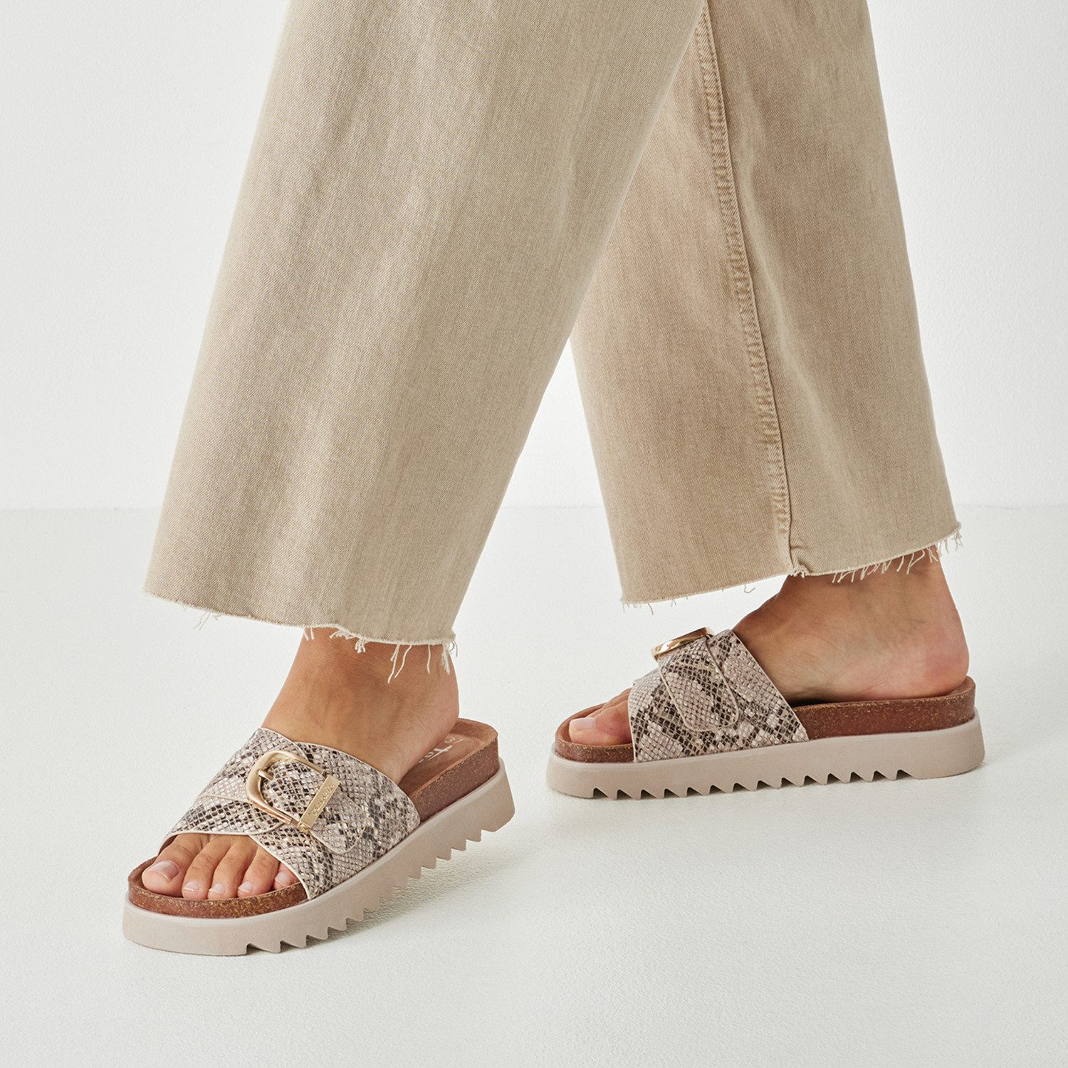 Tamaris Pantolette Sommerschuh, Plateauschuh mit modischer Schnalle