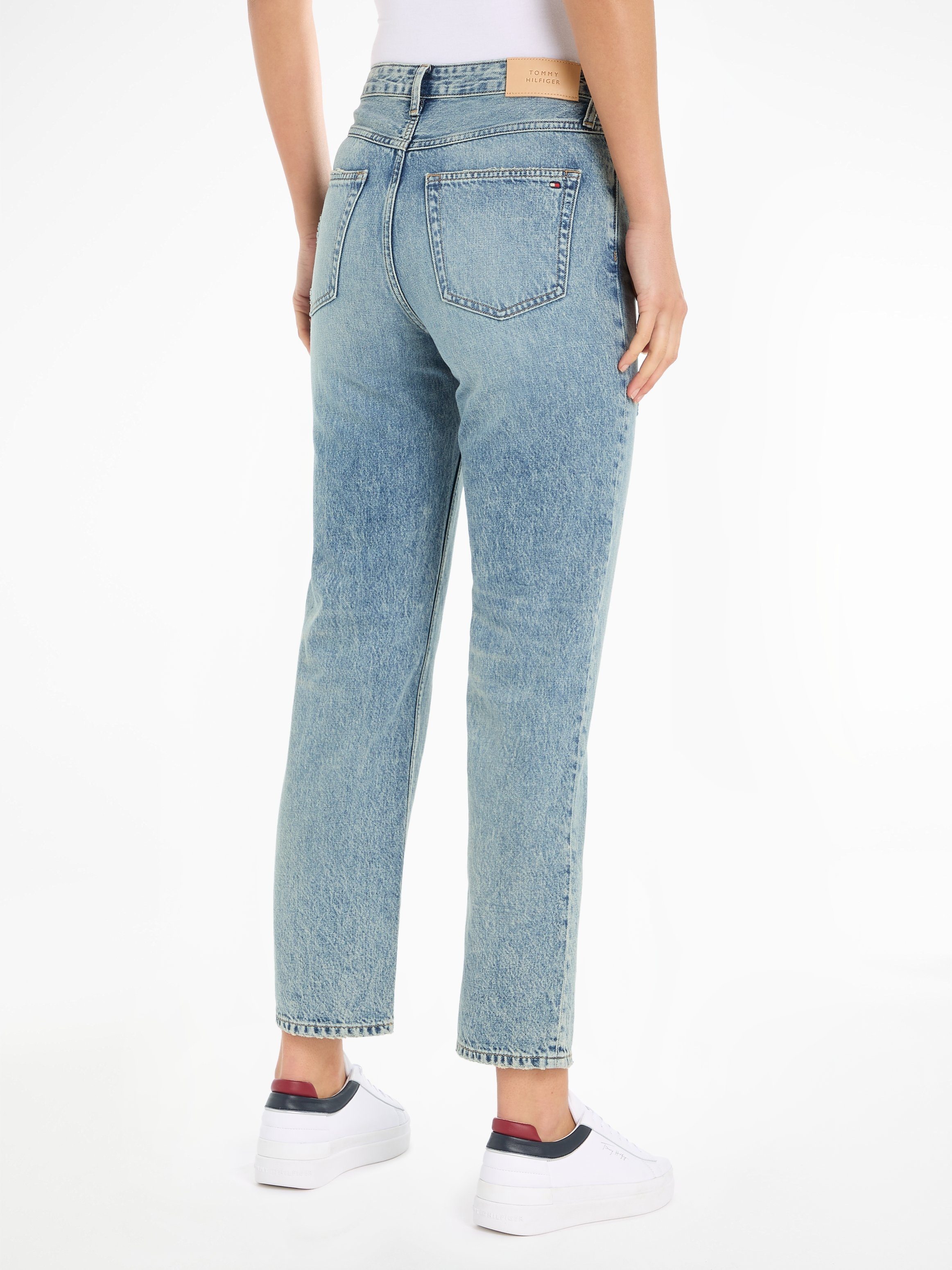 Tommy Hilfiger Straight-Jeans mit A STRAIGHT WRN Logostickerei HW CLASSIC MIO