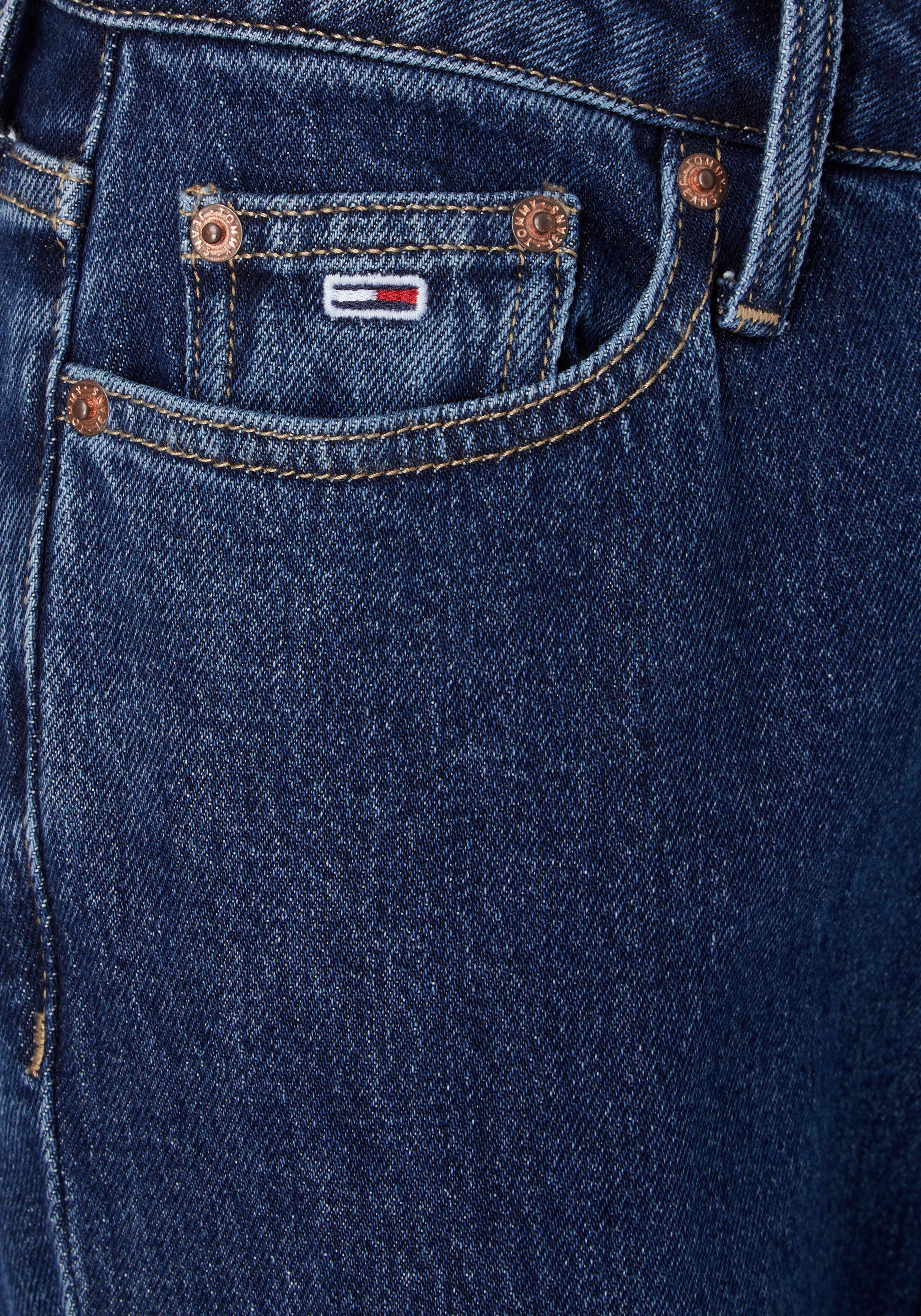 Tommy Jeans am Denim-Medium Logo-Badge mit Jeans Bund Tommy Schlagjeans