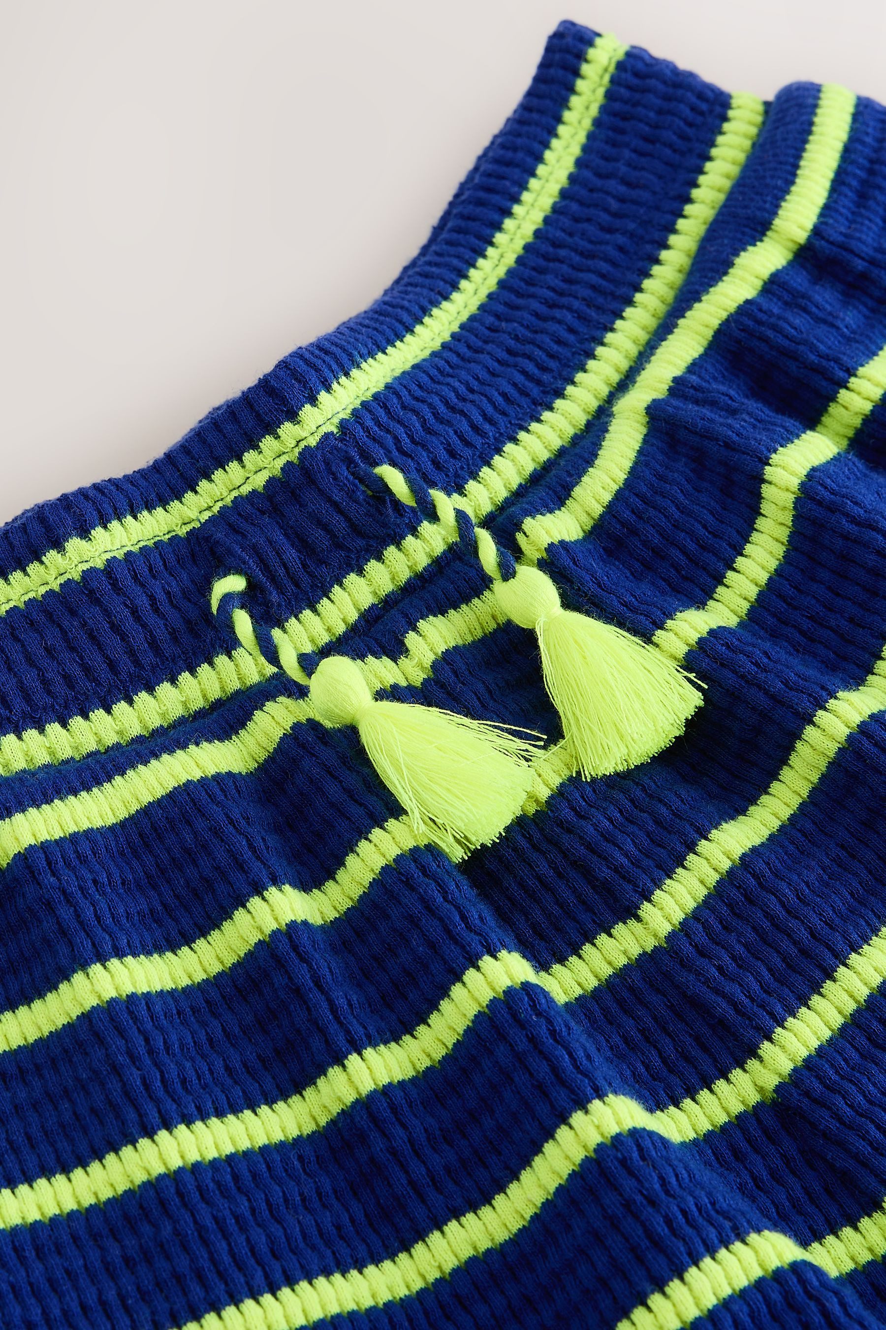 Next Sweatshorts Strukturierte Shorts mit Fransen (1-tlg) – Bild 4 von 5
