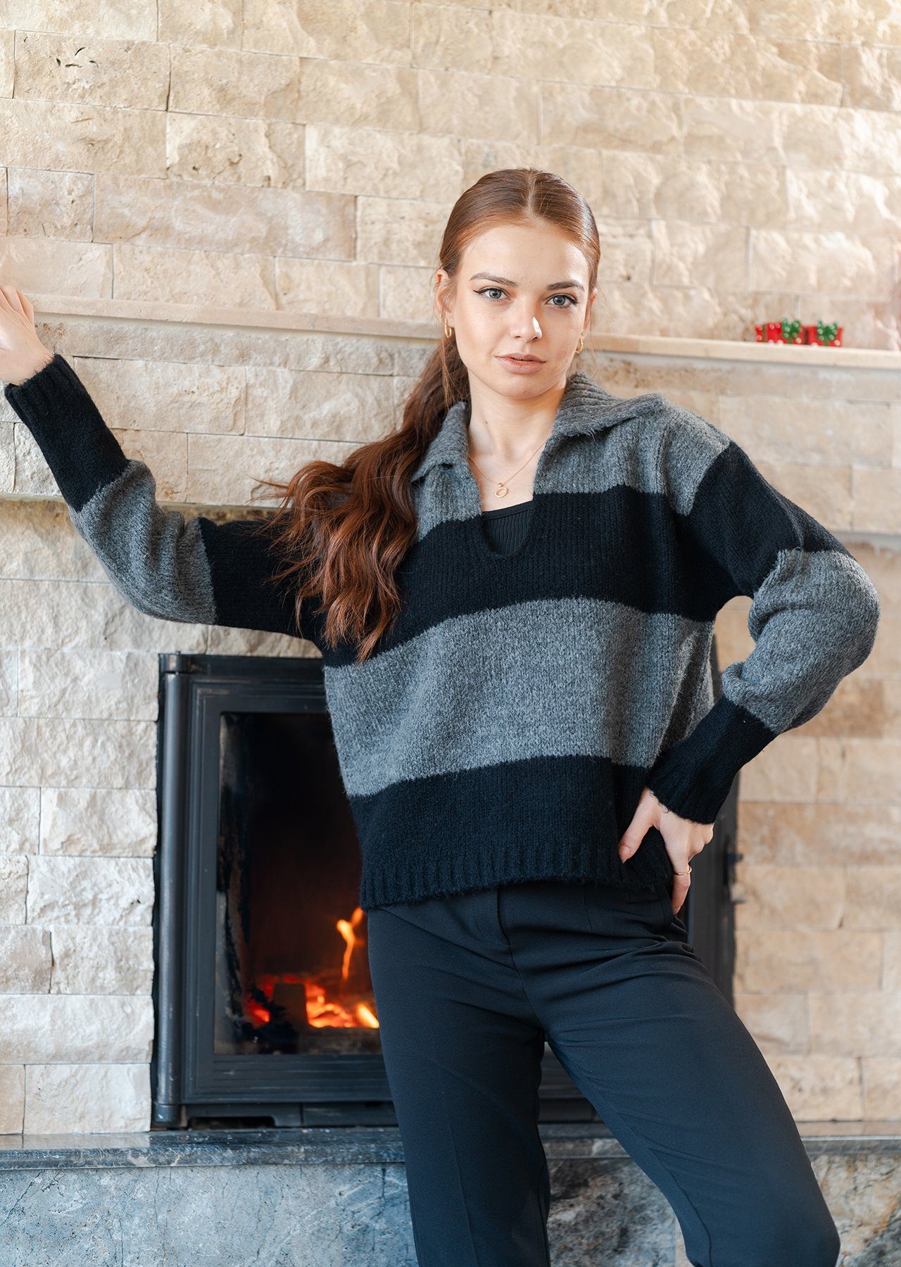 Authentic Klein Strickpullover zweifarbigen Strickpullover mit V-Ausschnitt und Kragen