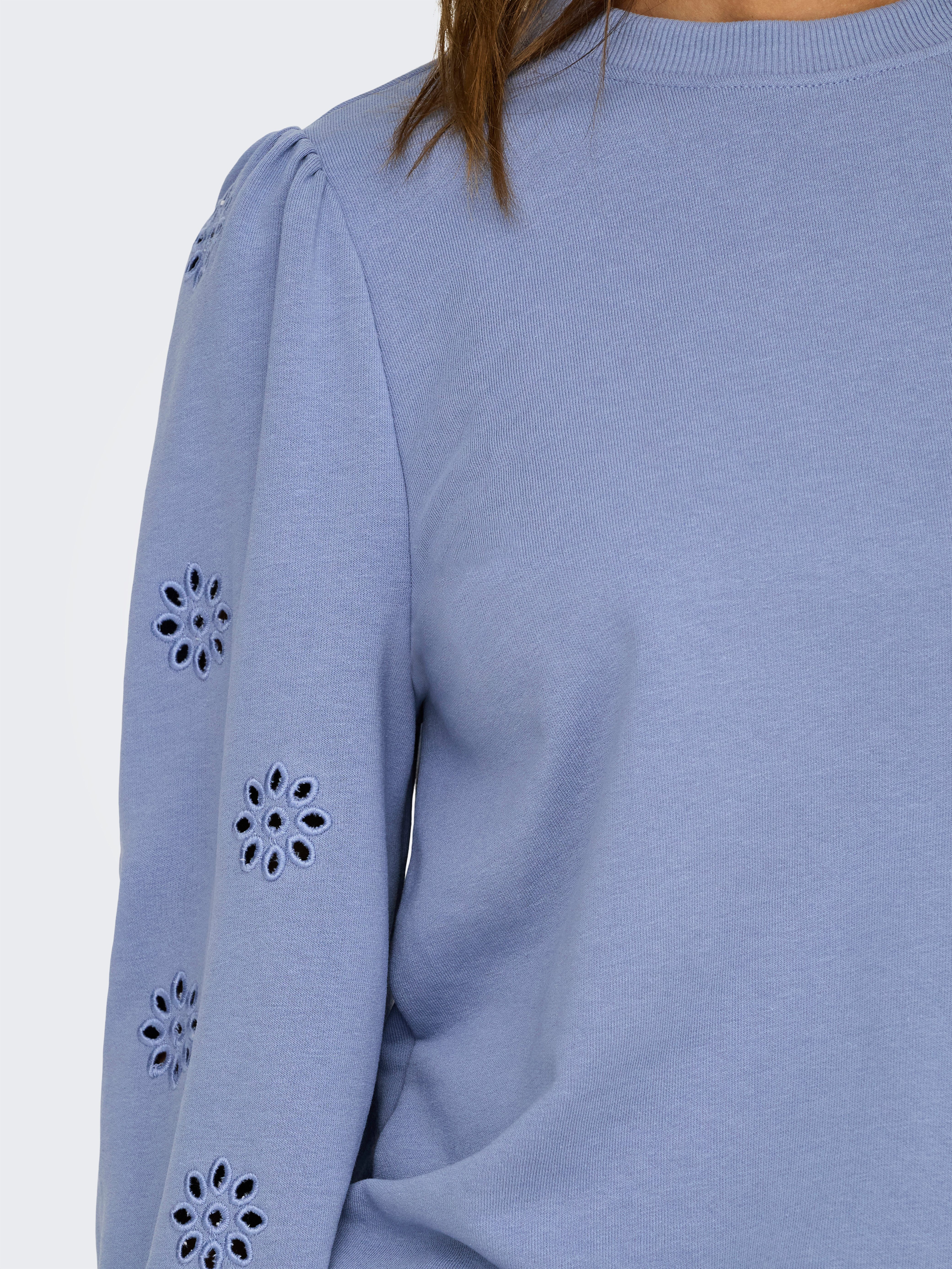 ONLY Sweatshirt ONLFEMME L/S PUFF EMBROIDERY UB SWT mit Puffärmeln mit wunderschöner Lochstickerei