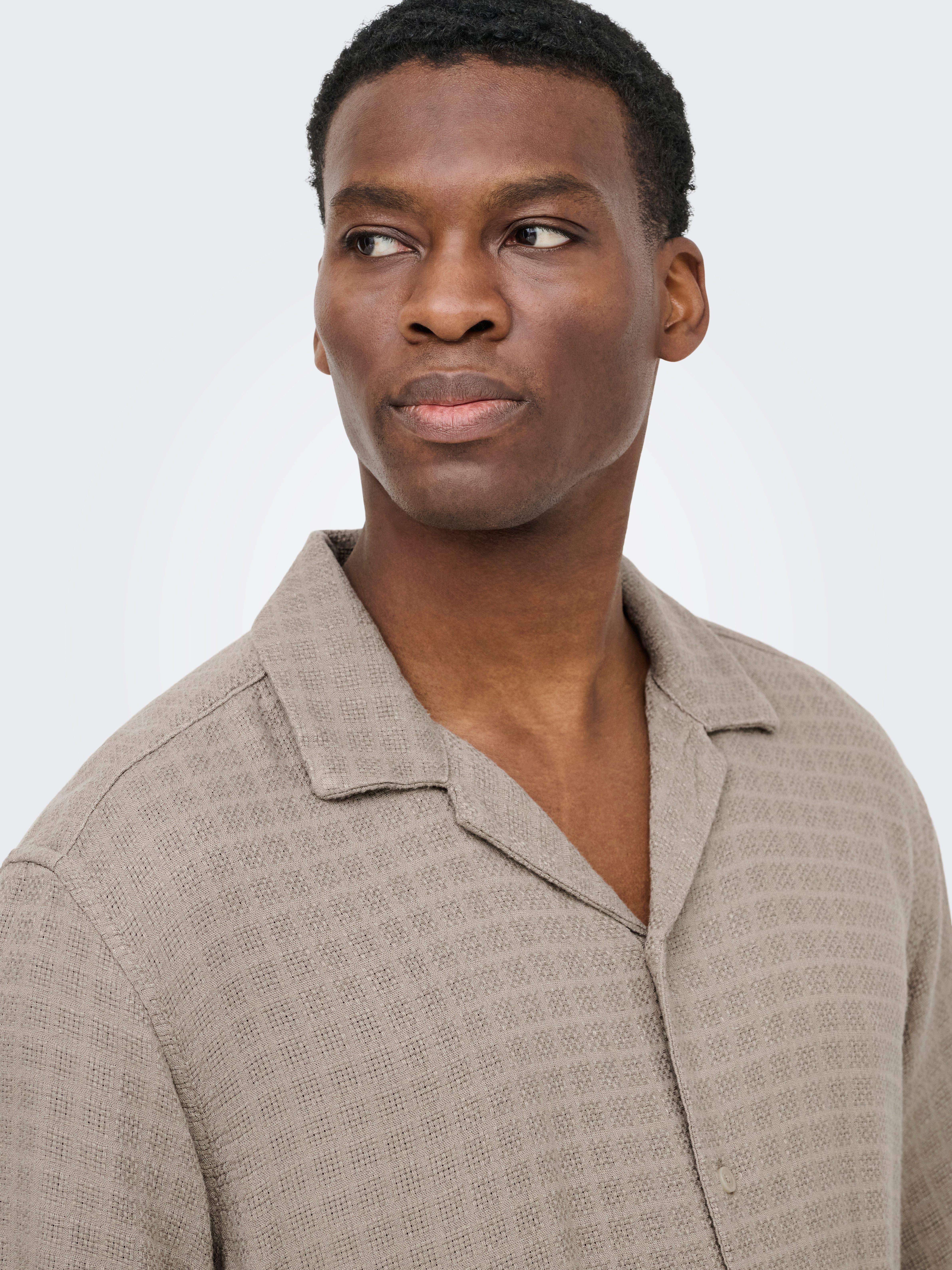 ONLY & SONS Kurzarmhemd ONSLATHAM RLXSS RESORT LINEN STRUC 0257 Viskose mit Leinen, normal geschnitten