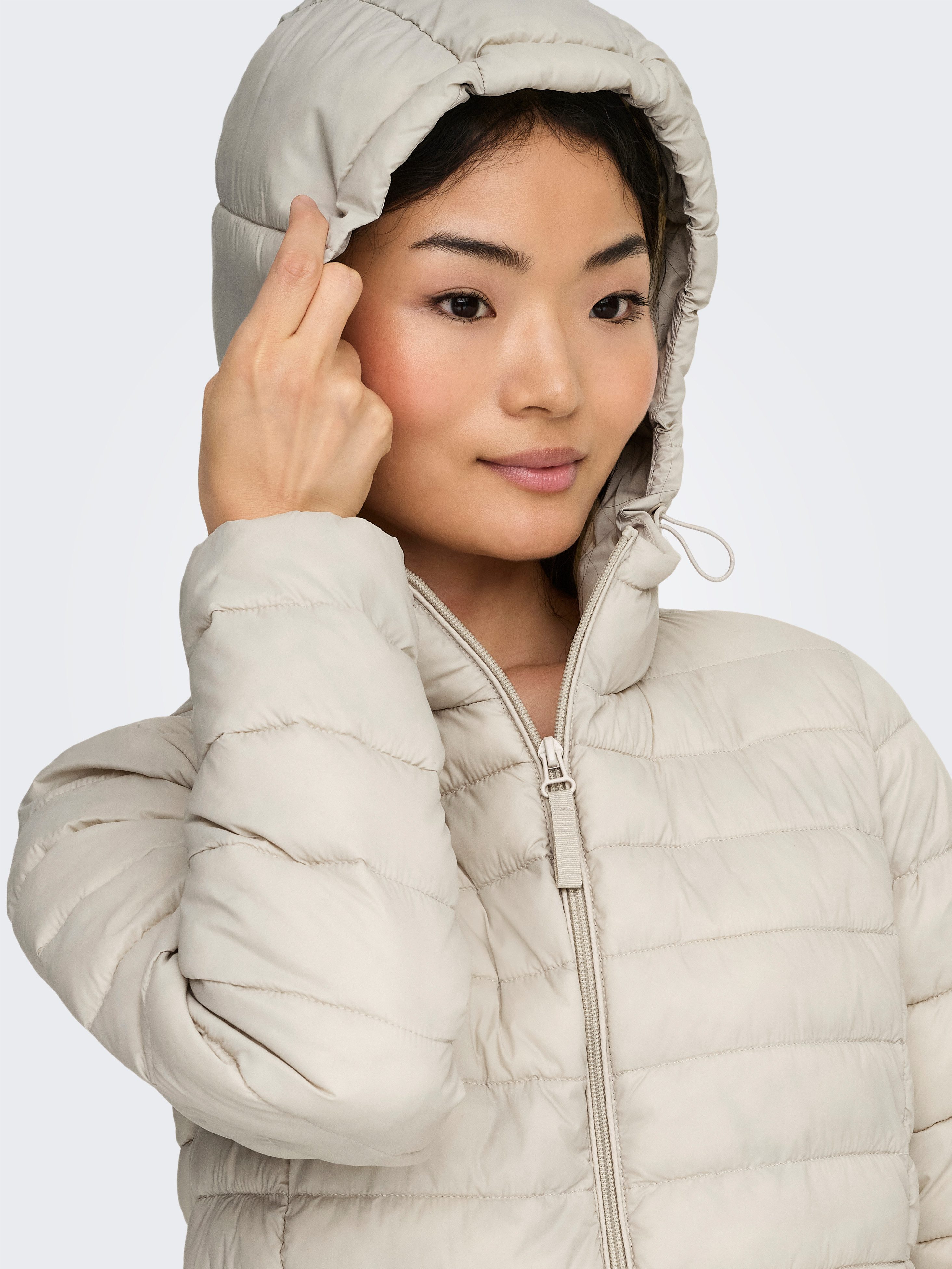 ONLY Steppjacke ONLTAHIA LW QUILTED HOOD JKT OTW CC OTW Kunstfaser