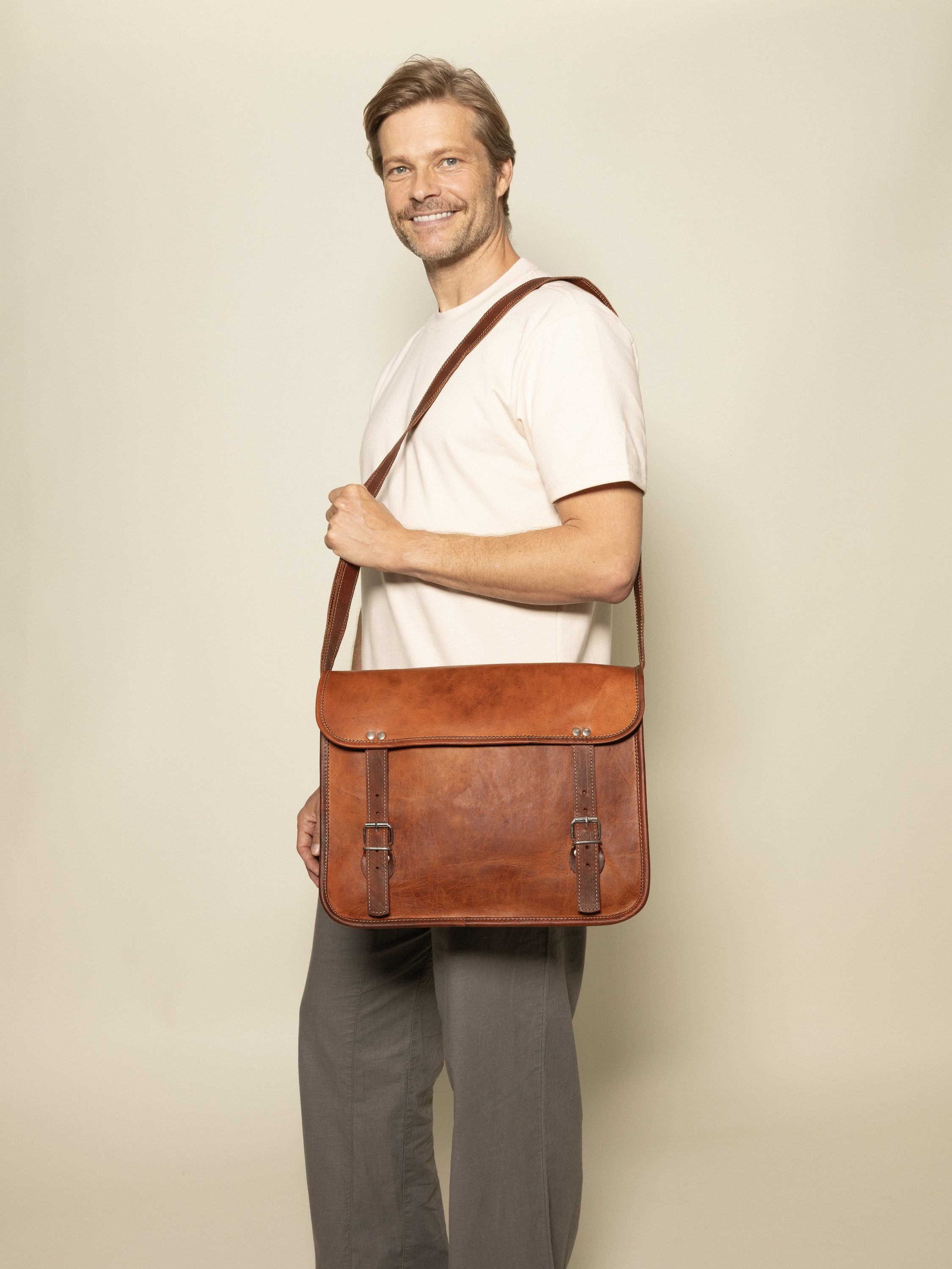 Gusti Leder Umhängetasche Gusti Leder Umhängetasche John 15" (1-tlg), Aktenordner
