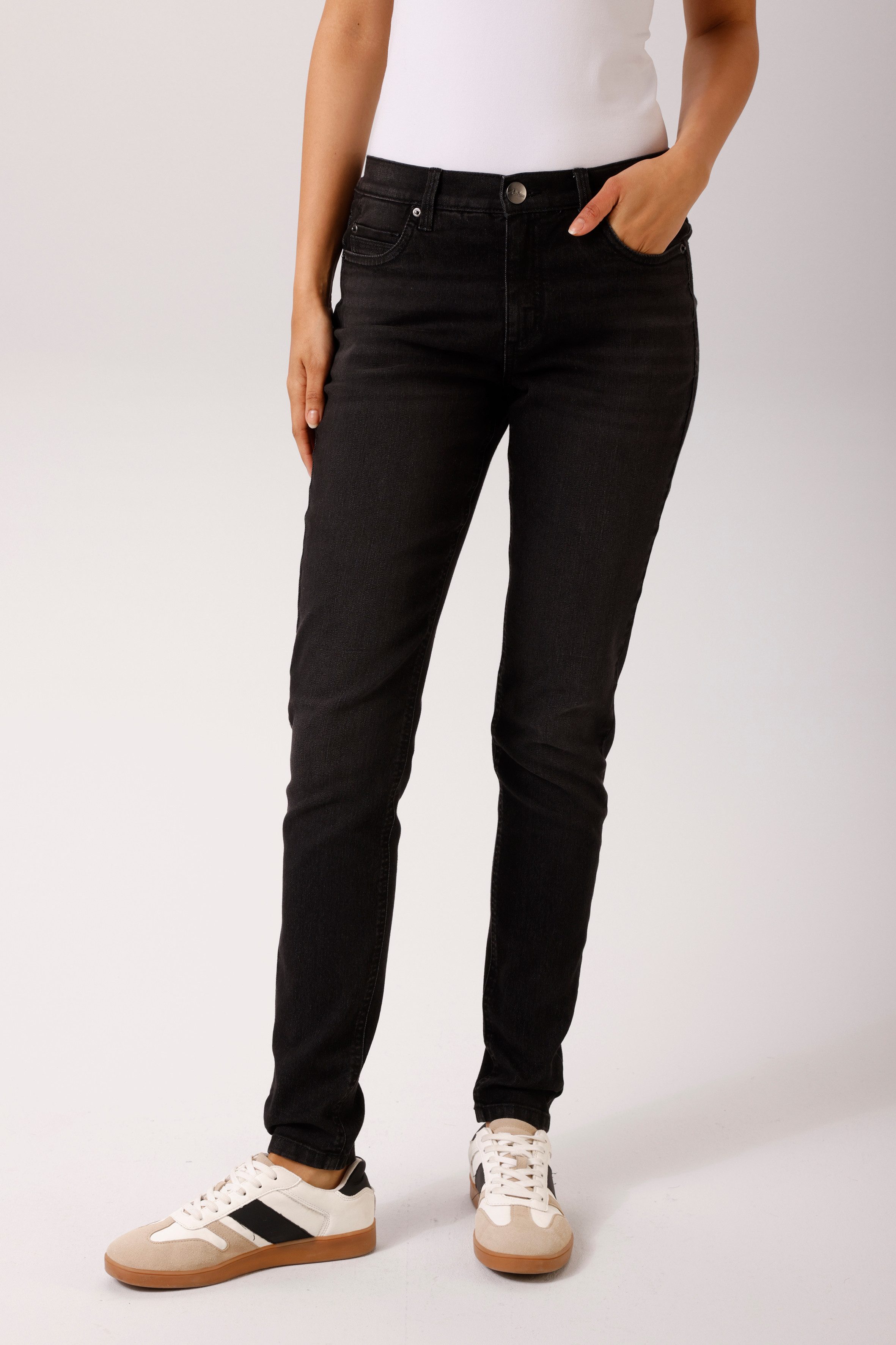 Aniston CASUAL Skinny-fit-Jeans in trendiger Used-Waschung - NEUE KOLLEKTION. € 39,99, (€ 39,99 pro 1 Stk).