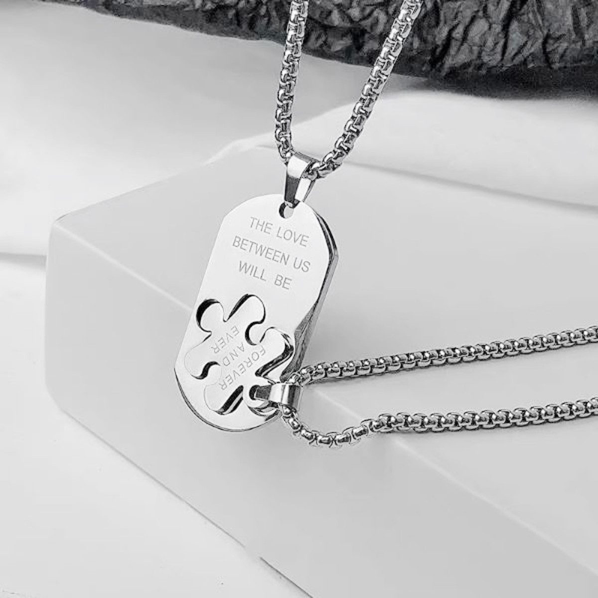 KARMA Freundschaftskette Partnerketten Puzzle Silber Paarschmuck (Pärchenschmuck Valentinstag, 4-tlg., Liebesketten Verlobung Liebe Paar), Freundschaft Liebe Halsketten Herz silber schwarz