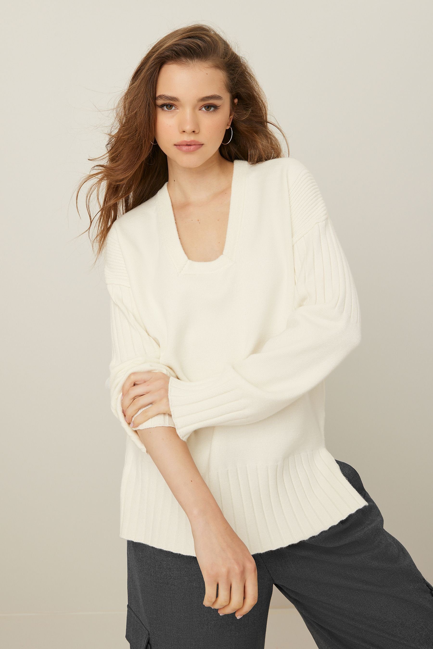 mit eckigem Ecru V-Ausschnitt-Pullover (1-tlg) Pullover White Next V-Ausschnitt