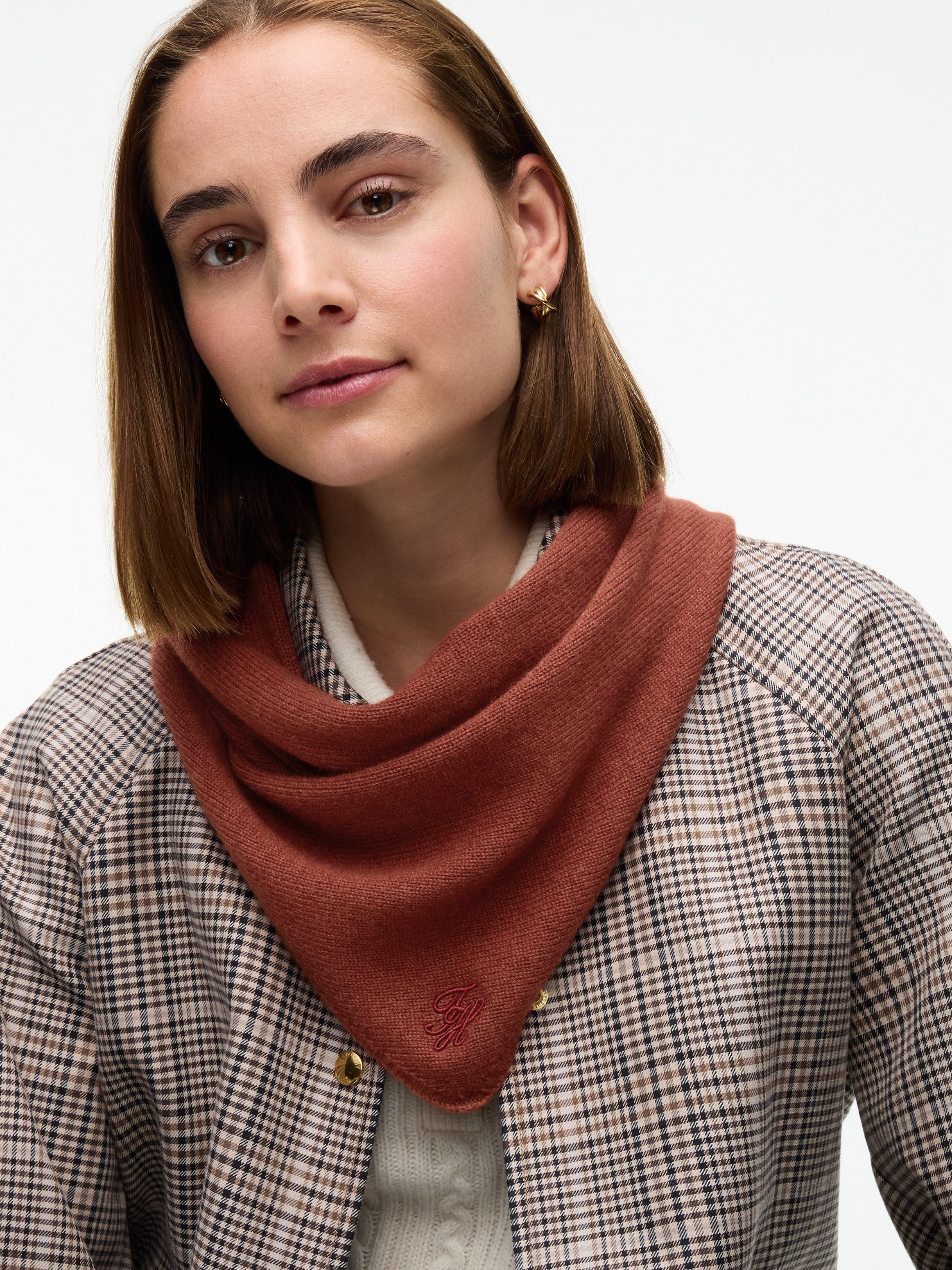 Tommy Hilfiger Wollschal TH SCRIPT TRIANGLE SCARF, dreieckig, mit Kaschmiranteil, mit Logostickerei