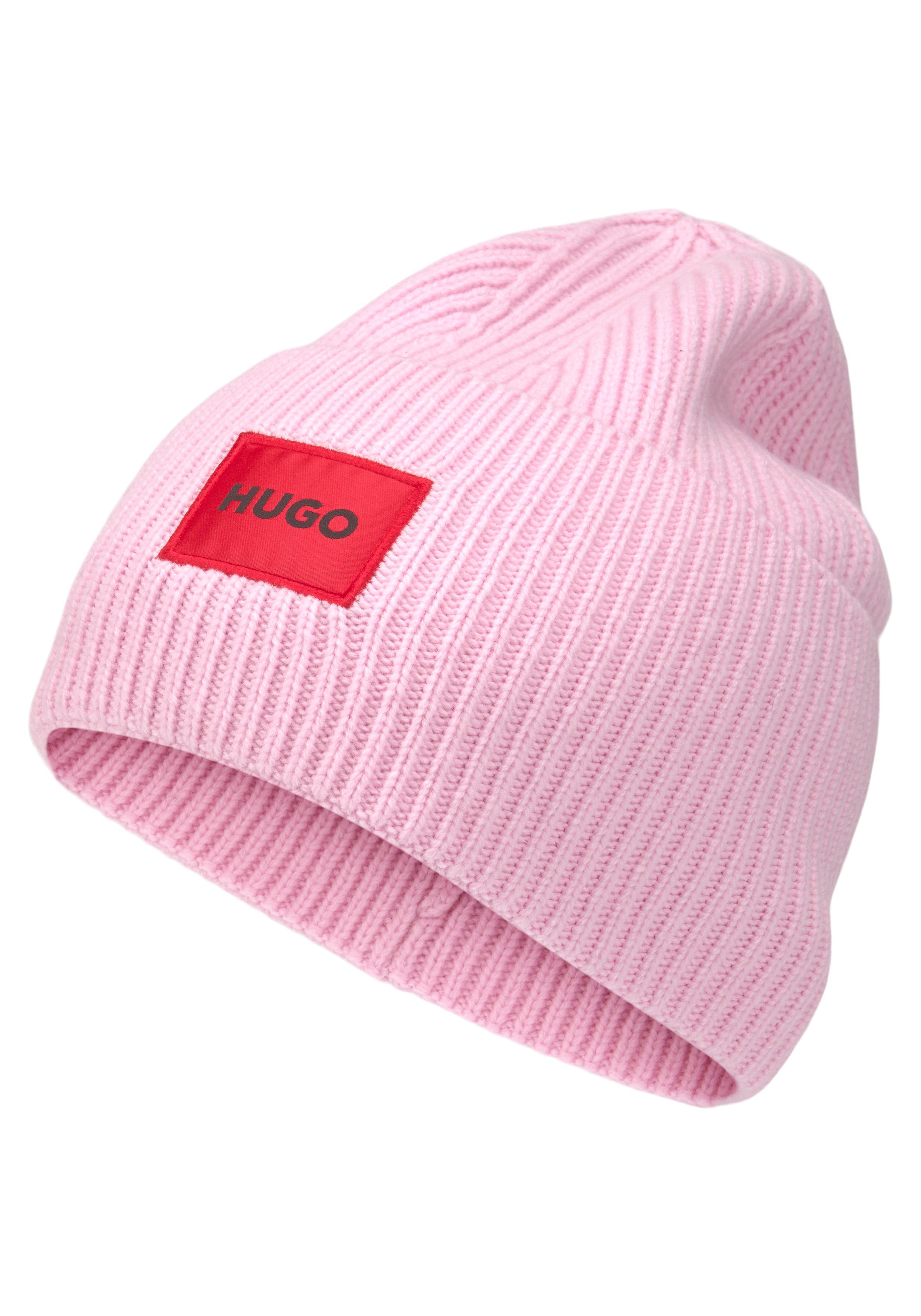 HUGO Beanie Saffa hat 10253885 0 mit rotem HUGO Logo pink