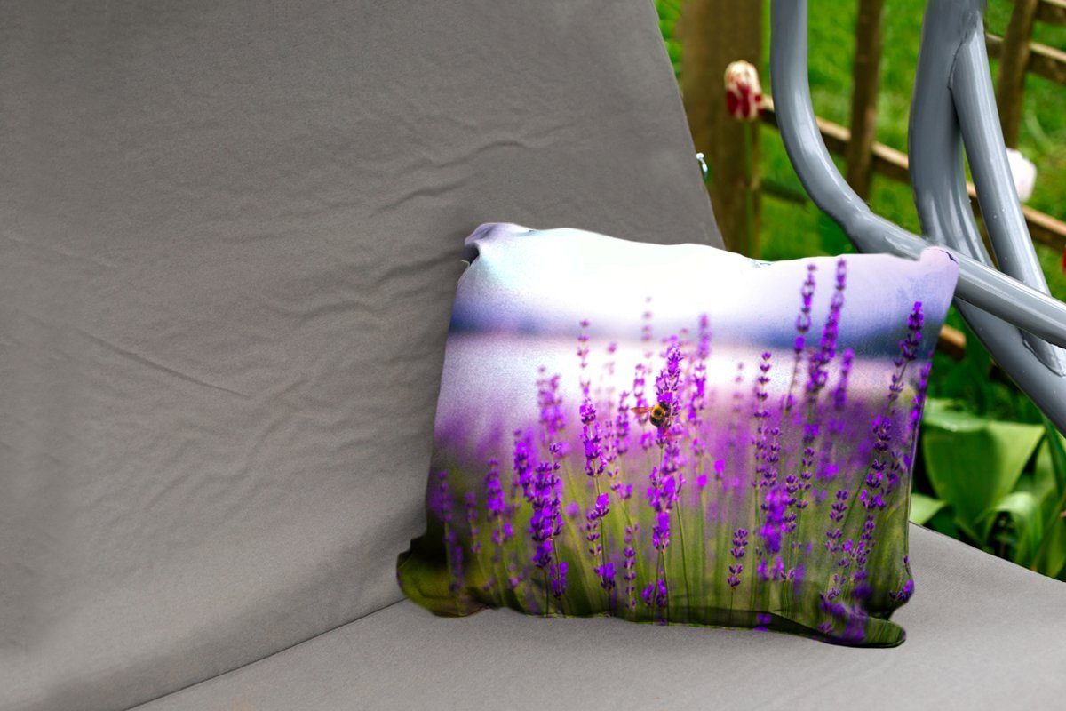 Outdoor-Dekorationskissen, Kissenhülle Lavendel Dekokissen Biene, Polyester, mit Dekokissenbezug, MuchoWow