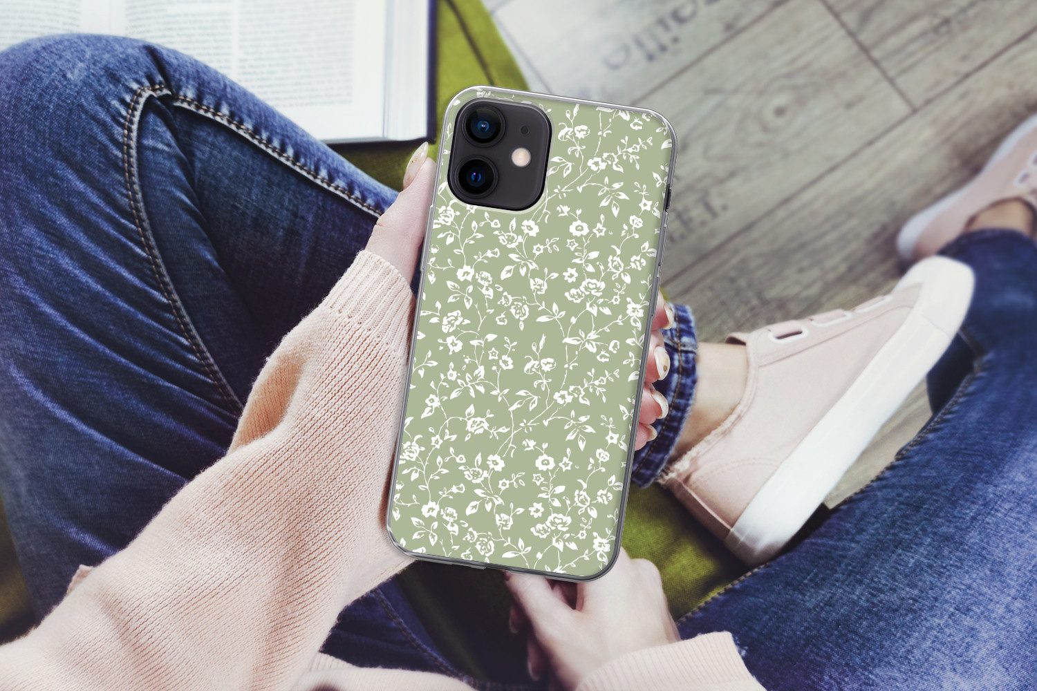 MuchoWow Handyhülle für Apple iPhone 12 Blumen - Druck - Grün - Weiß, Smartphone-Bumper, Print, Handy Schutzhülle Dünn
