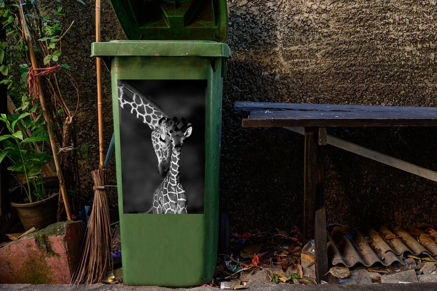 schwarz und (1 Container, Erwachsene MuchoWow Giraffe - weiß St), mit Mülleimer-aufkleber, Mülltonne, Jungtier Wandsticker Sticker, Abfalbehälter