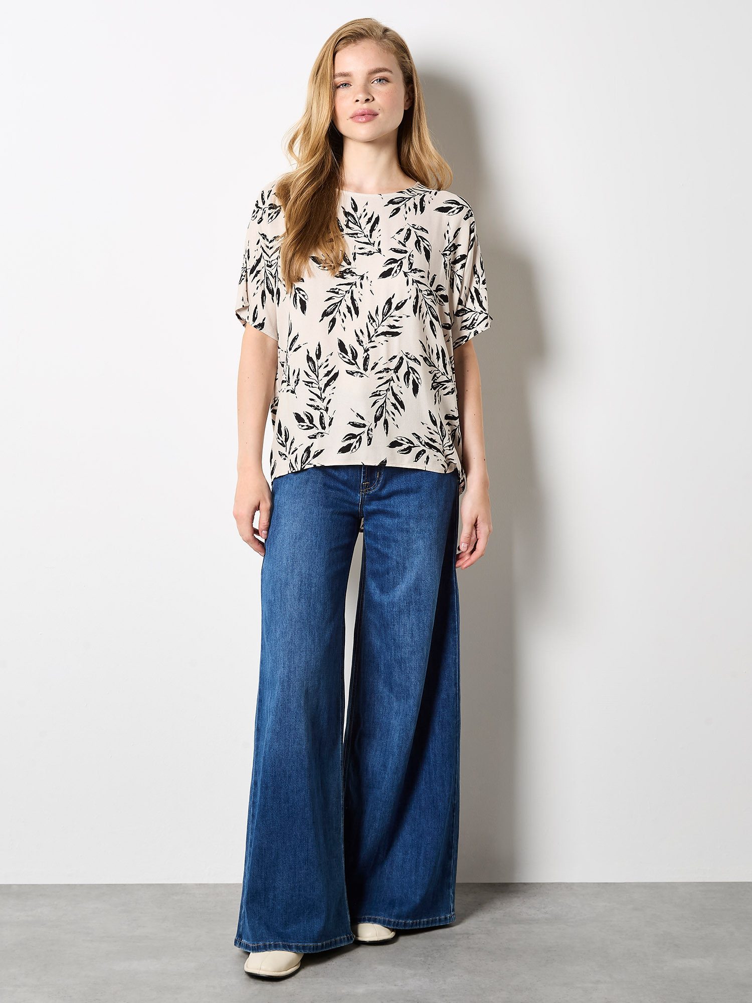 Apricot Kurzarmshirt Druckshirt mit Blätterdruck