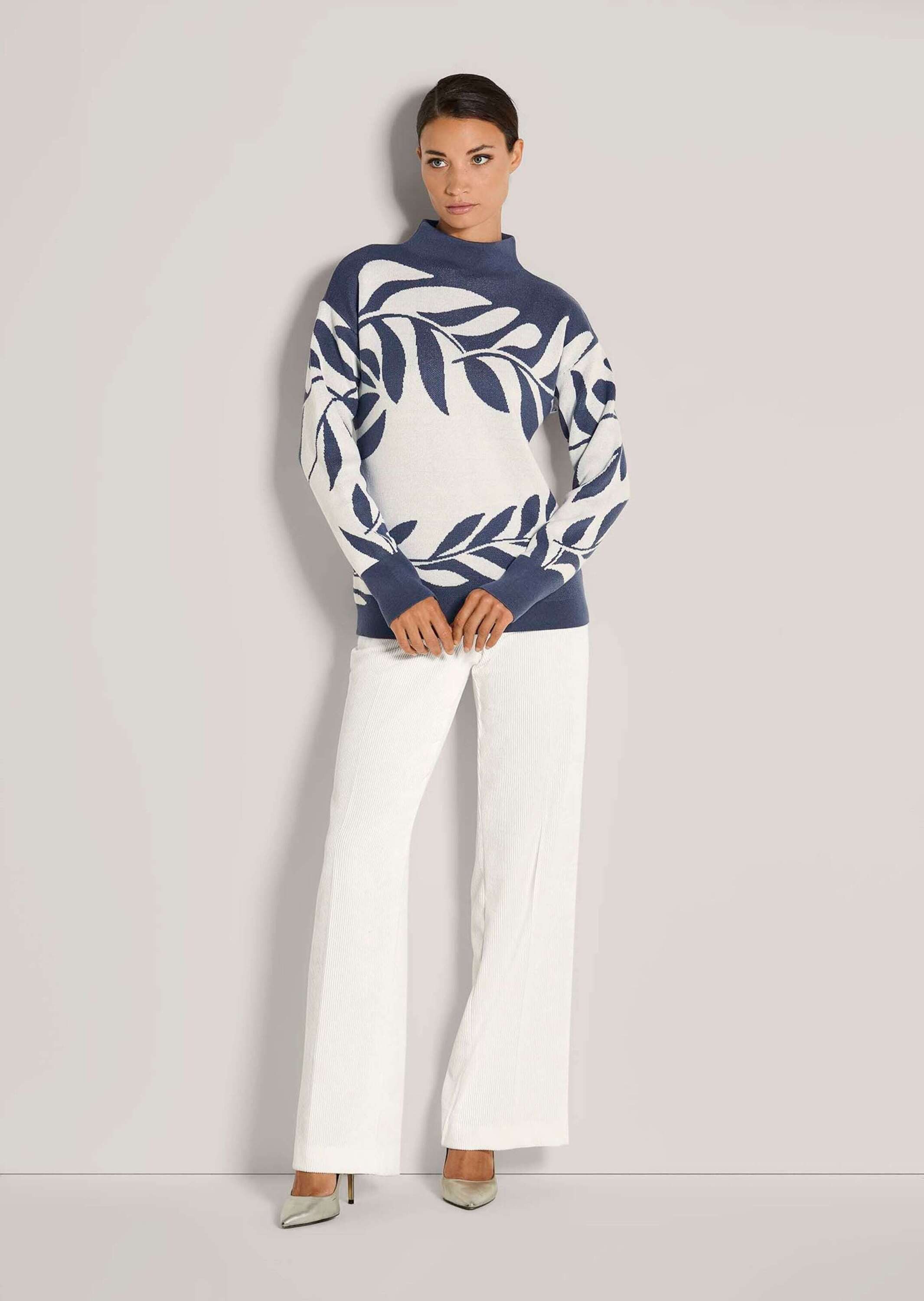 MADELEINE Strickpullover Moderner Winterpullover mit floralem Strickmuster Strickpullover mit Stehkragen und Langarm