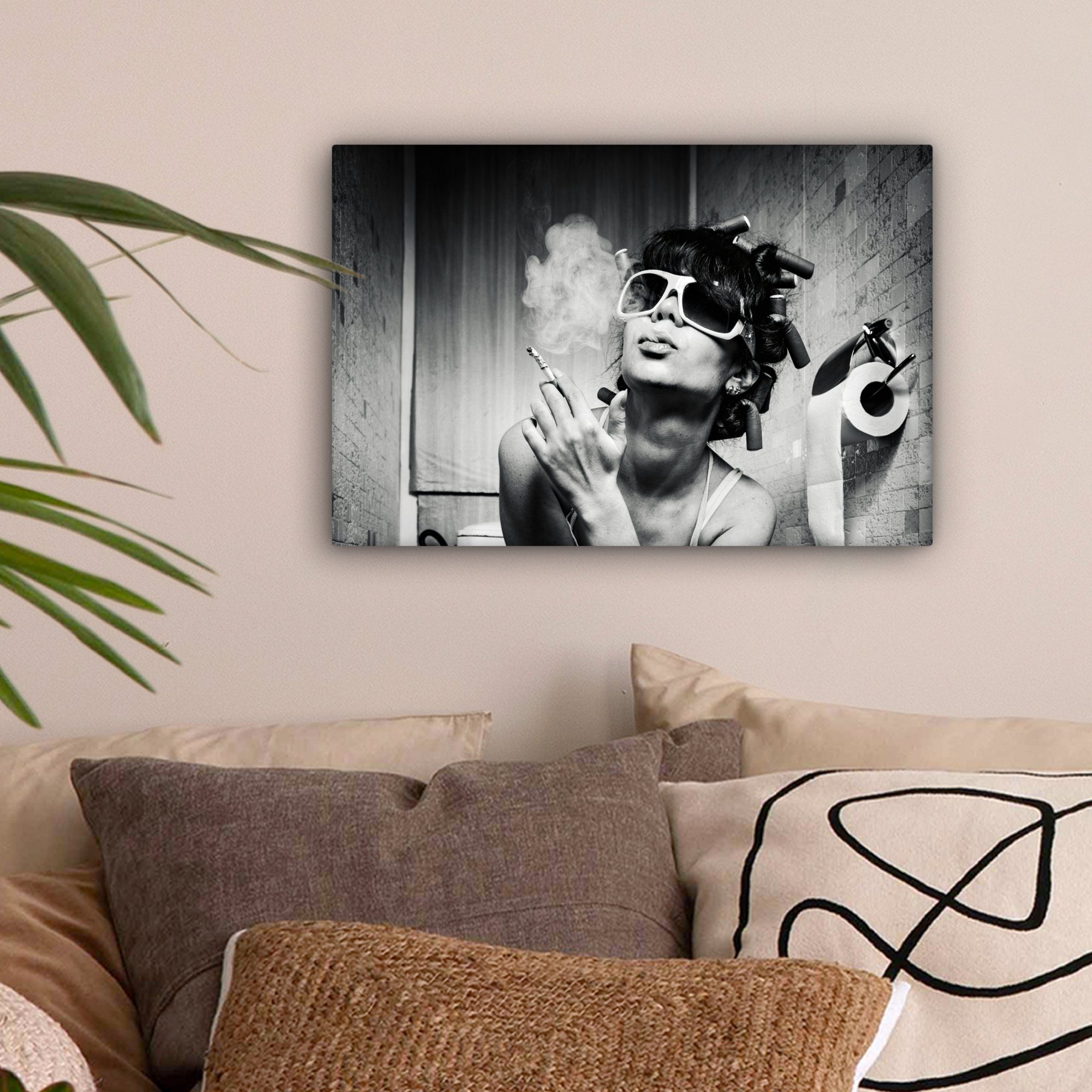 OneMillionCanvasses® Leinwandbild Frau - Vintage - Lockenwickler - Toilette - Zigarette, Fotodruck (1 St), Leinwand Bilder Klein, Wand Dekoration Aesthetic 30x20 cm