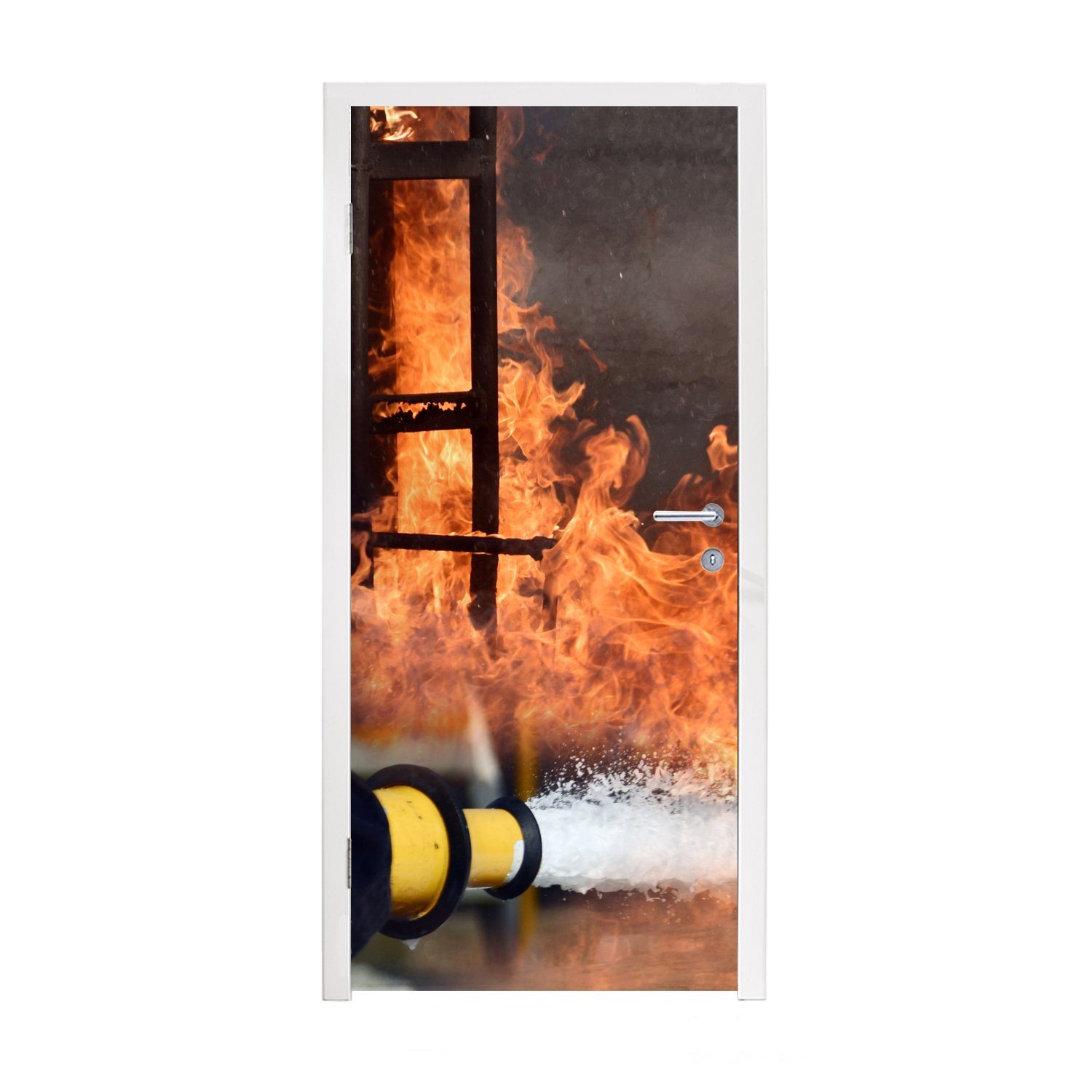 MuchoWow Türtapete Feuerwehr löscht das Feuer mit Schaum, Matt, bedruckt, (1 St), Fototapete für Tür, Türaufkleber, 75x205 cm