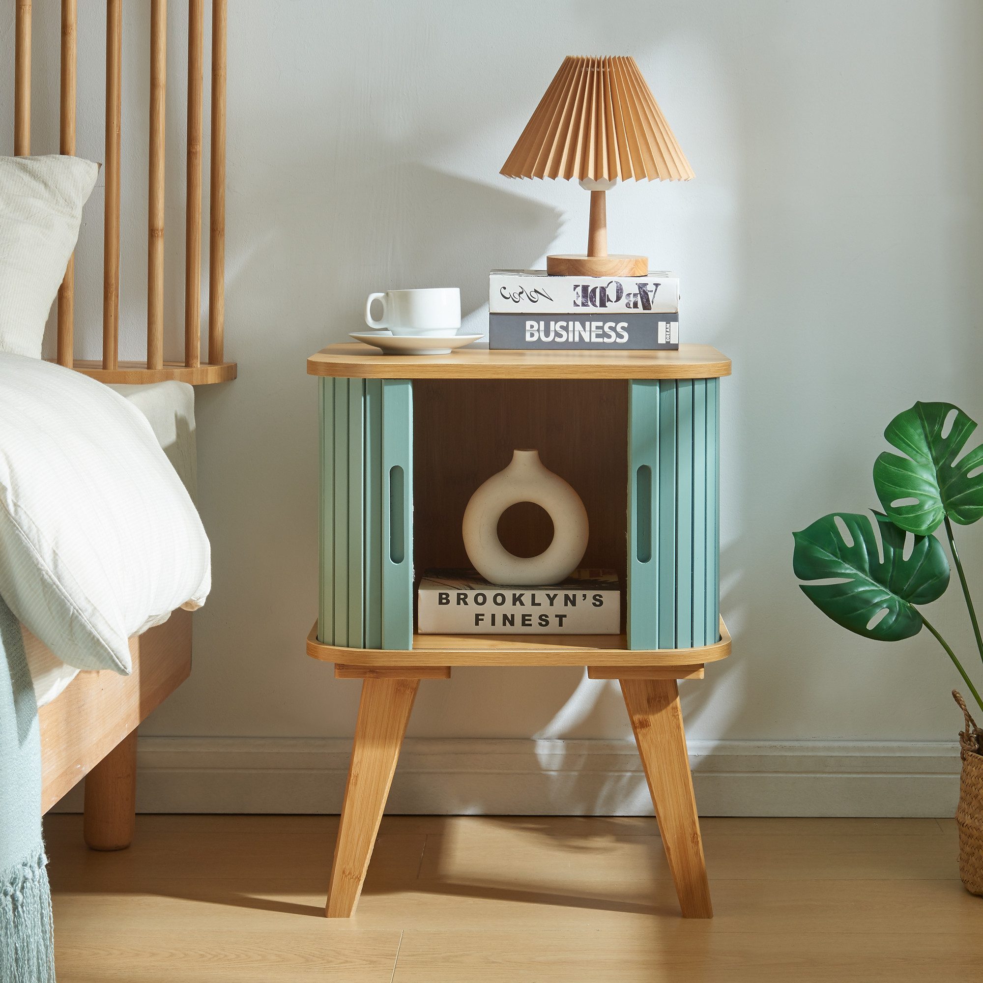 en.casa Beistelltisch, »Tysvær« mit 2 Schiebetüren 59 x 45 x 45 cm Bambus/Blau