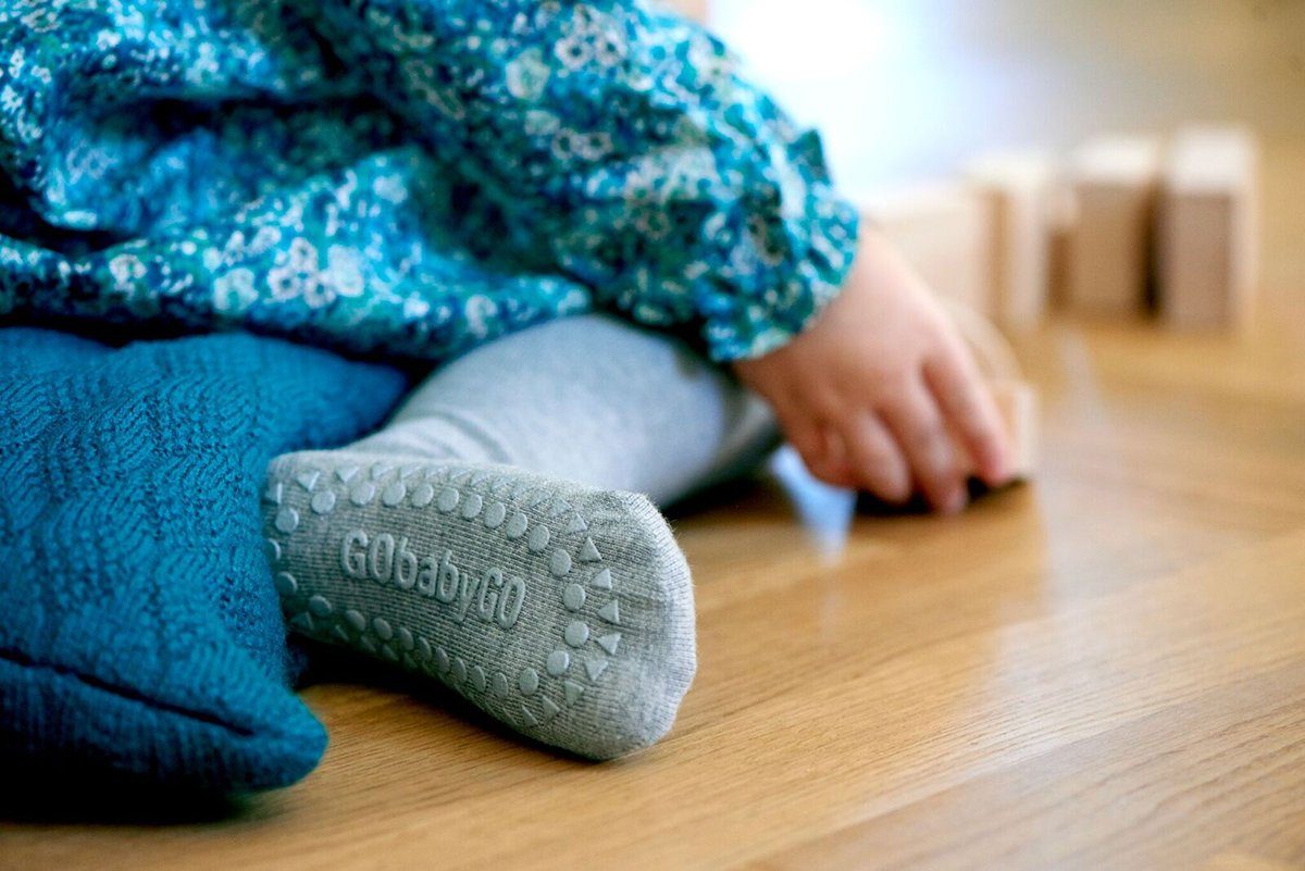 GoBabyGo Strumpfhose »Kinder ABS Strumpfhose - Strumpfhose mit antirutsch  Gummi Noppen an den Sohlen für Mädchen und Jungs (Hellgrau)« online kaufen  | OTTO