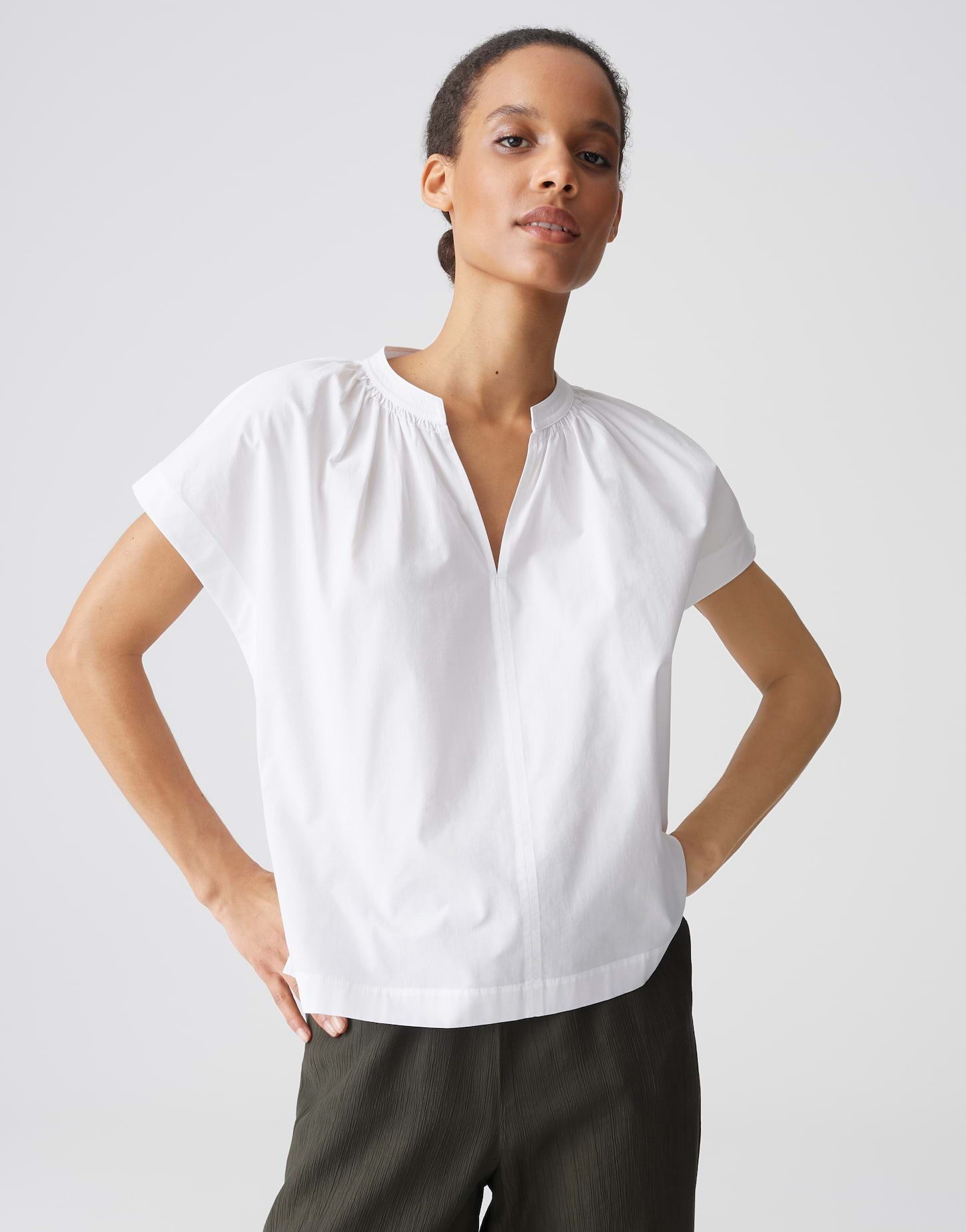 OPUS Shirtbluse Firu aus glatter Webware mit leichter Transparenz Zarte Falten geben dem Look eine lockere Leichtigkeit
