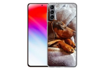 MuchoWow Handyhülle Niedlicher Dackel liegt unter der Bettdecke, Phone Case, Handyhülle Samsung Galaxy S21 Plus, Silikon, Schutzhülle