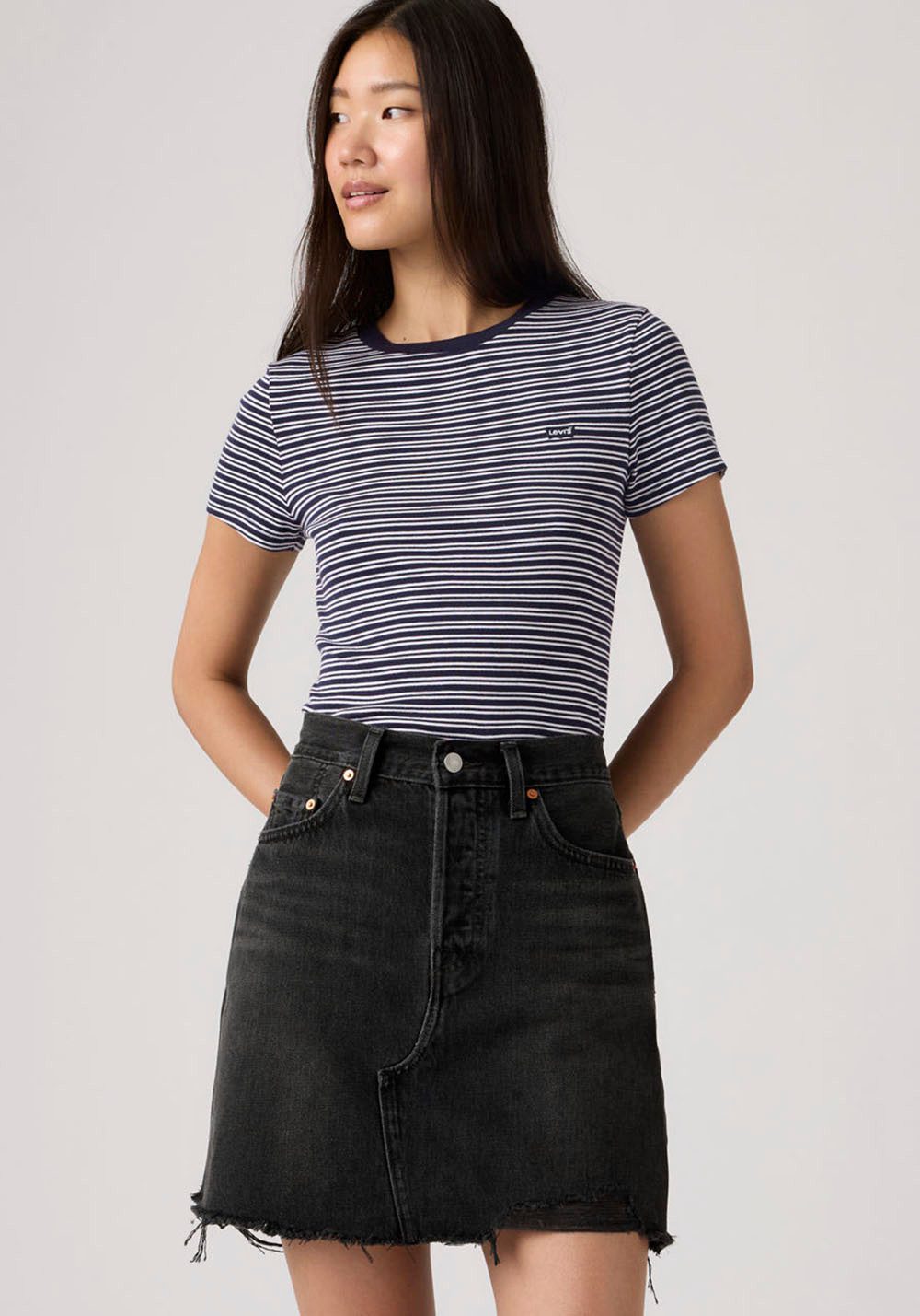 Levi's® T-Shirt ESSENTIAL HM SS TEE Taillierter Schnitt günstig online kaufen
