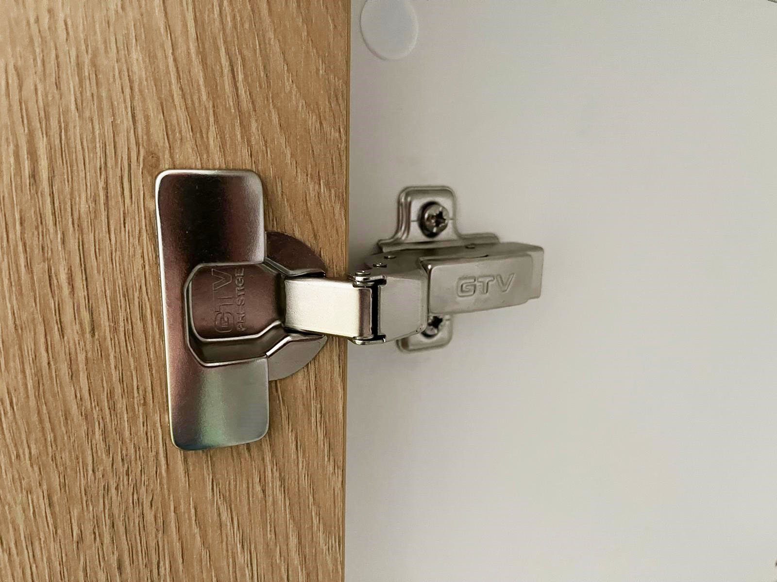 Tür mit Soft-Close Weiß (1-St) matt Vitrine Standvitrine 53cm, Domando Breite Matera