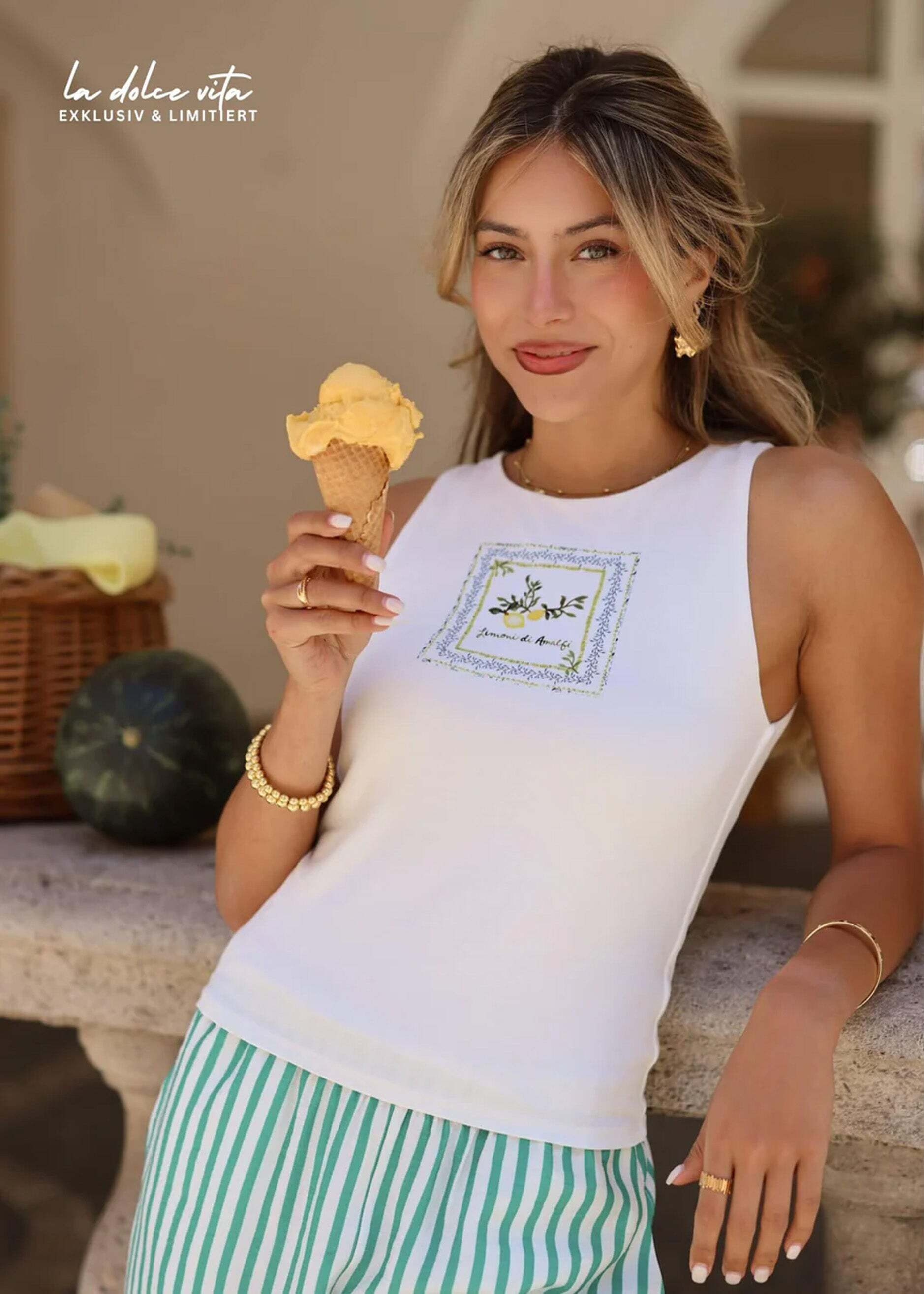 SASSYCLASSY T-Shirt Ärmelloses Top mit Lemon-Print für Damen Stilvolles Viskose Top in schlichtem Schnitt mit Rundhals Weiß