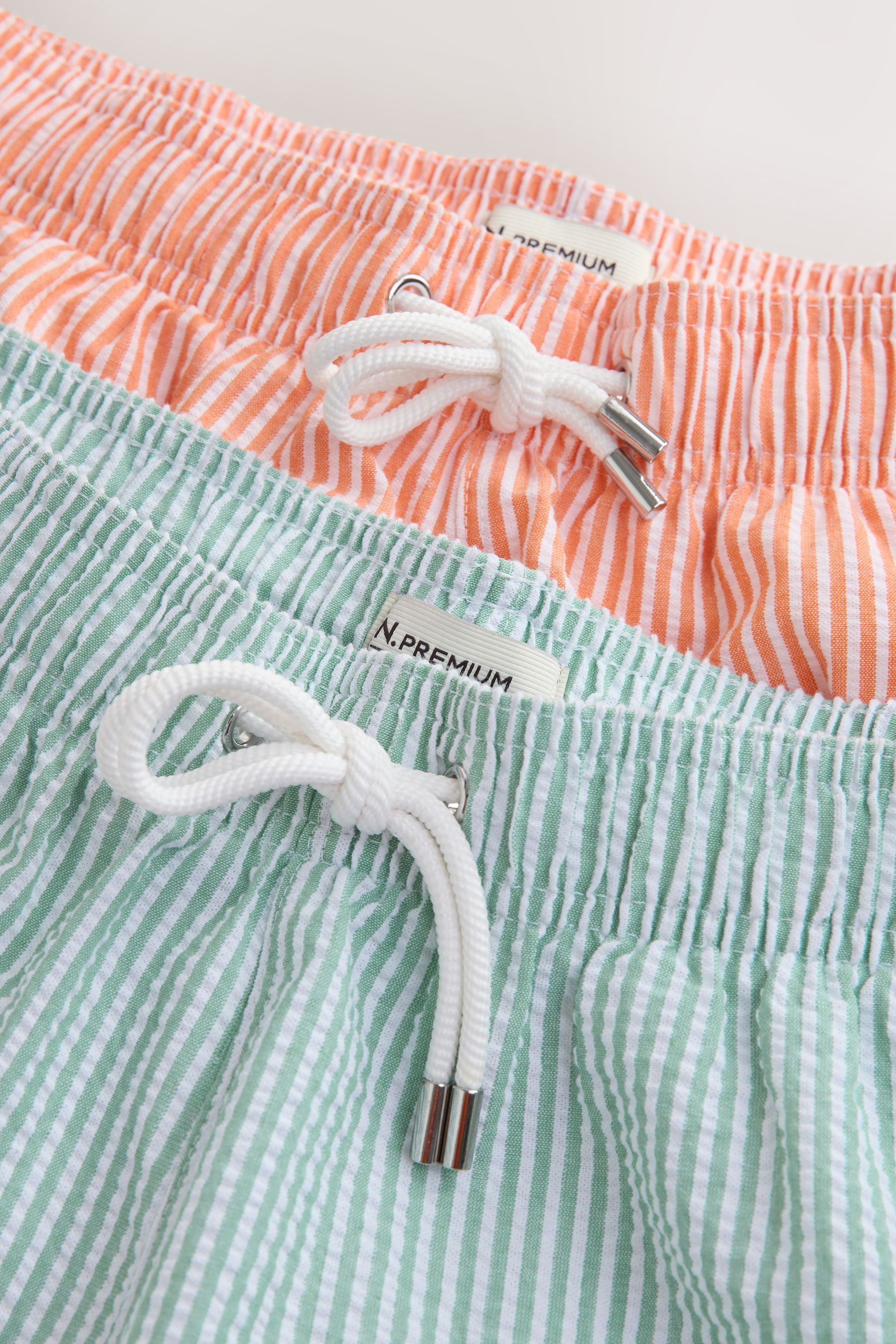Next Badeshorts Seersucker-Badeshorts mit Streifen 5{dq}, 2er-Pack (2-St)