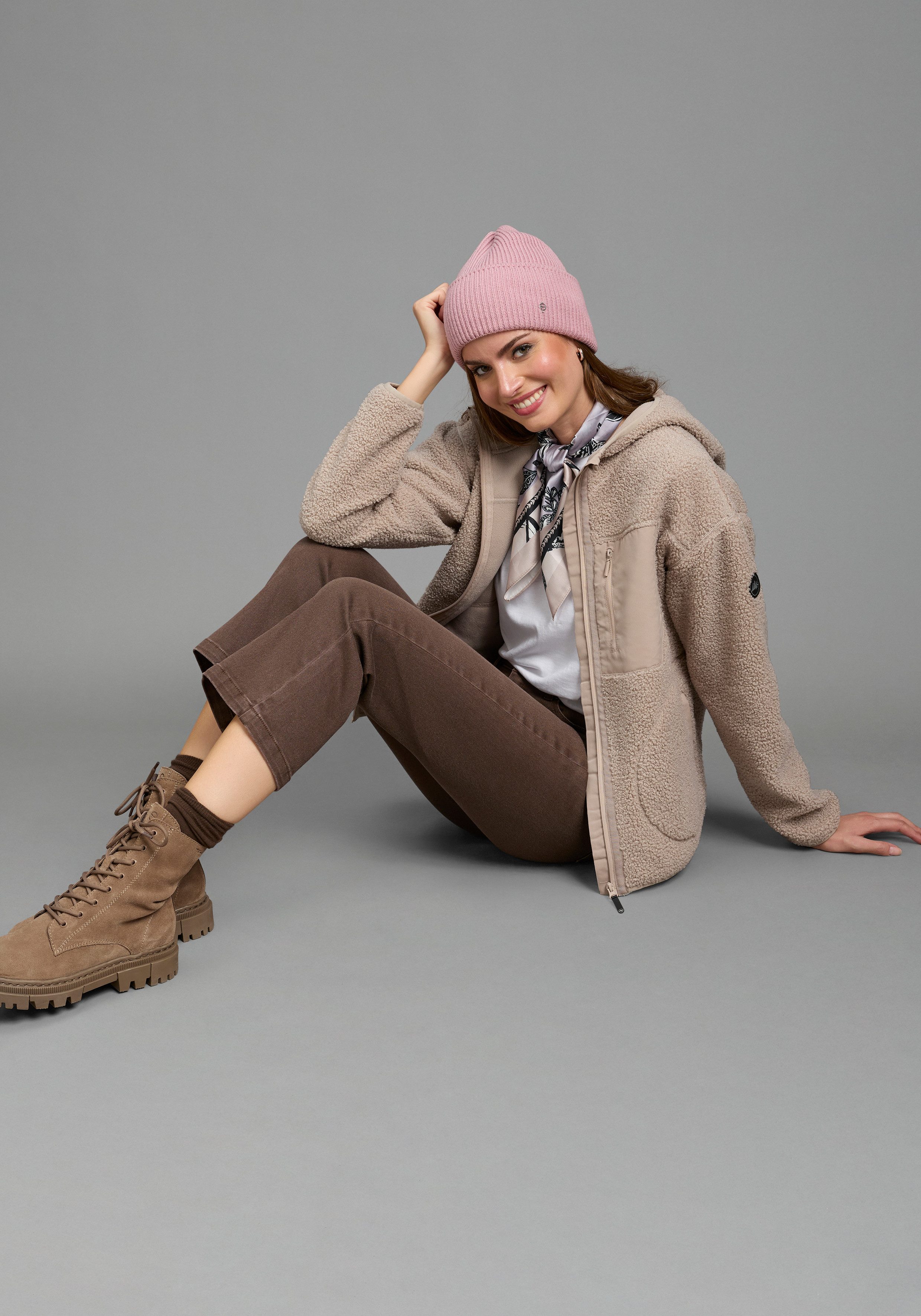 Zum Outfit 8