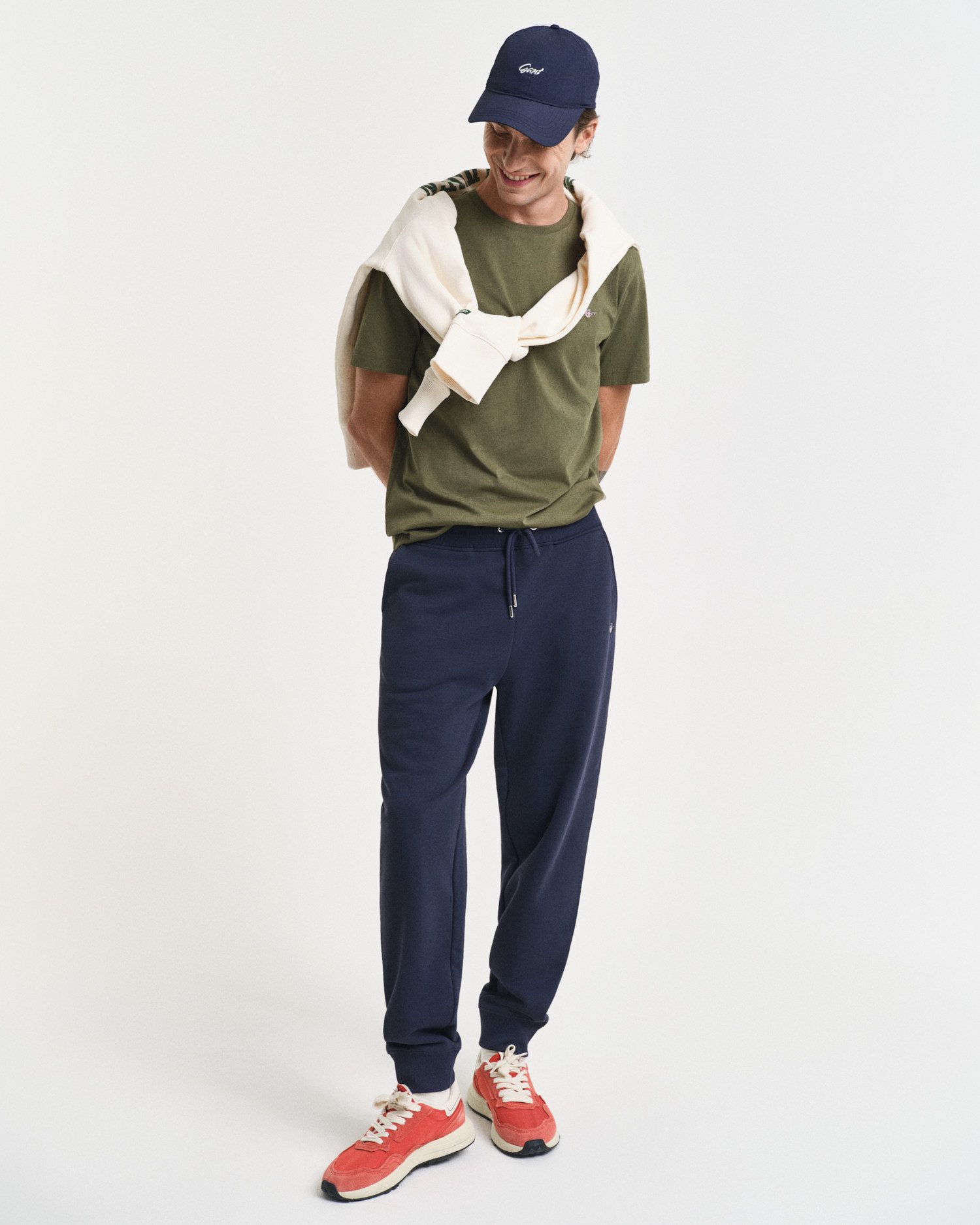 Gant Sweathose REG SHIELD SWEATPANTS mit Logostickerei unterhalb des Bunds – Bild 5 von 5