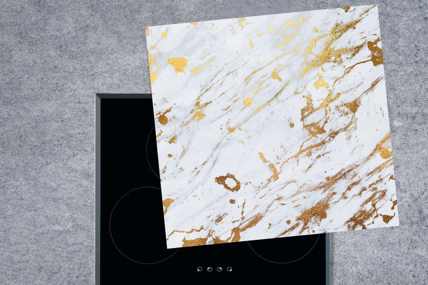 Weiß, Muster (1 für Herdblende-/Abdeckplatte MuchoWow - Vinyl, Arbeitsplatte - Marmor - tlg), Ceranfeldabdeckung, 78x78 Gold küche cm,