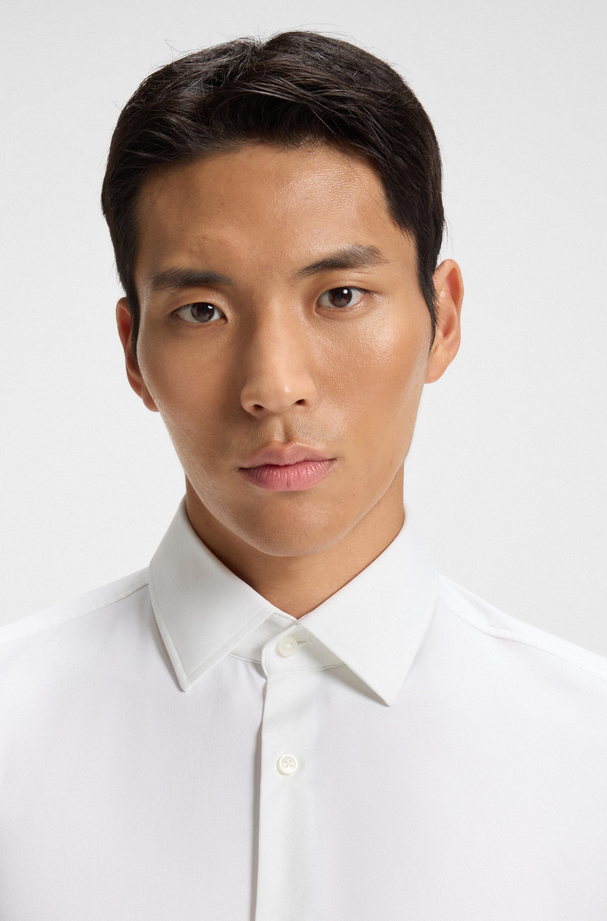 BOSS Businesshemd HANK Slim-Fit, aus funktionalem Stretch-Twill, Kentkragen