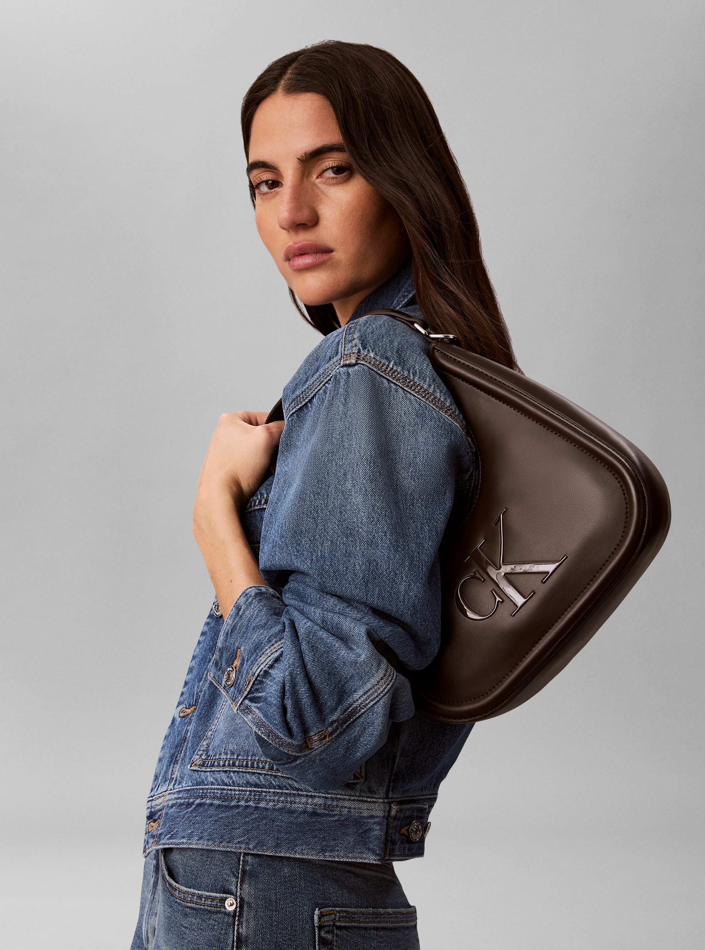 Calvin Klein Hobo BOLD CK SMALL CRESCENT BAG, Mini Bag, Henkeltasche mit Schulterriemen und CK-Logo