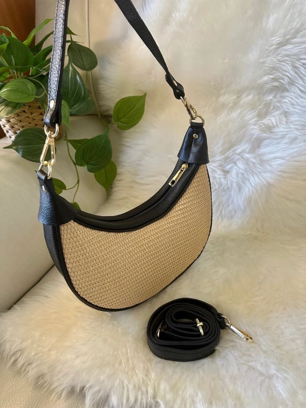Handtasche Halbmondförmige Schultertasche aus Echtleder und Raffia