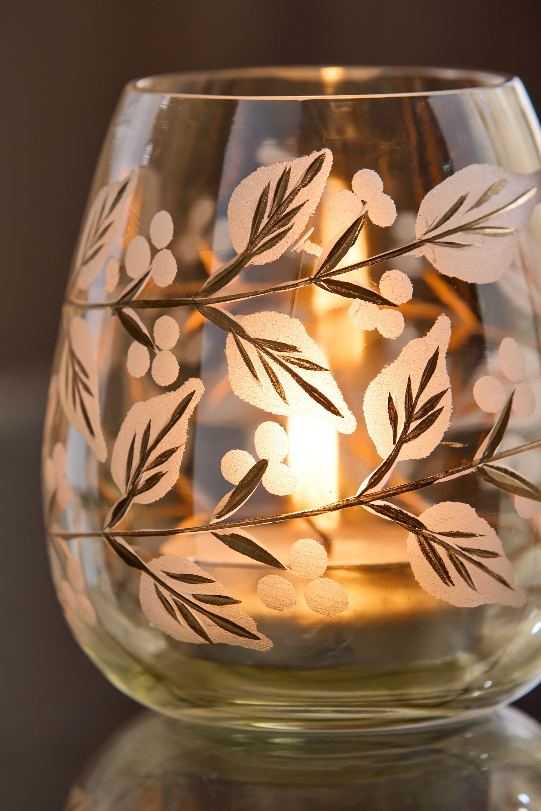 Next Teelichthalter Teelichthalter aus geätztem Glas mit Blattmotiv