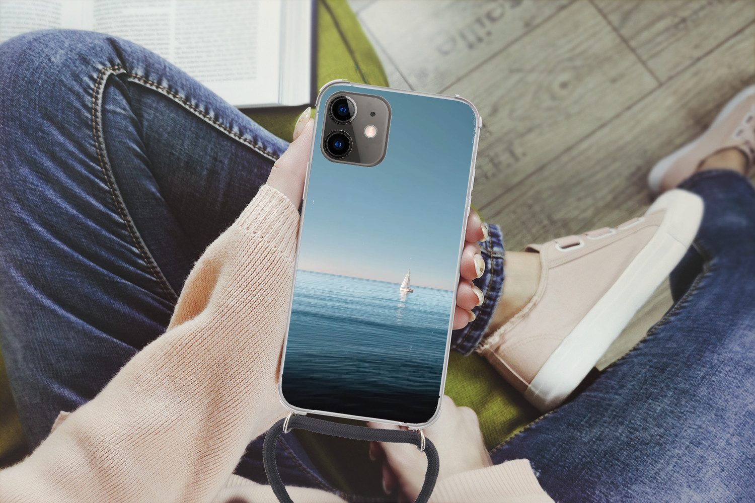 MuchoWow Handyhülle für Apple iPhone 11 Segelboot - Ruhige See - Strahlend blauer Himmel, Tragbare Handyhüllen mit Kette zum umhängen, Handykette Handyband