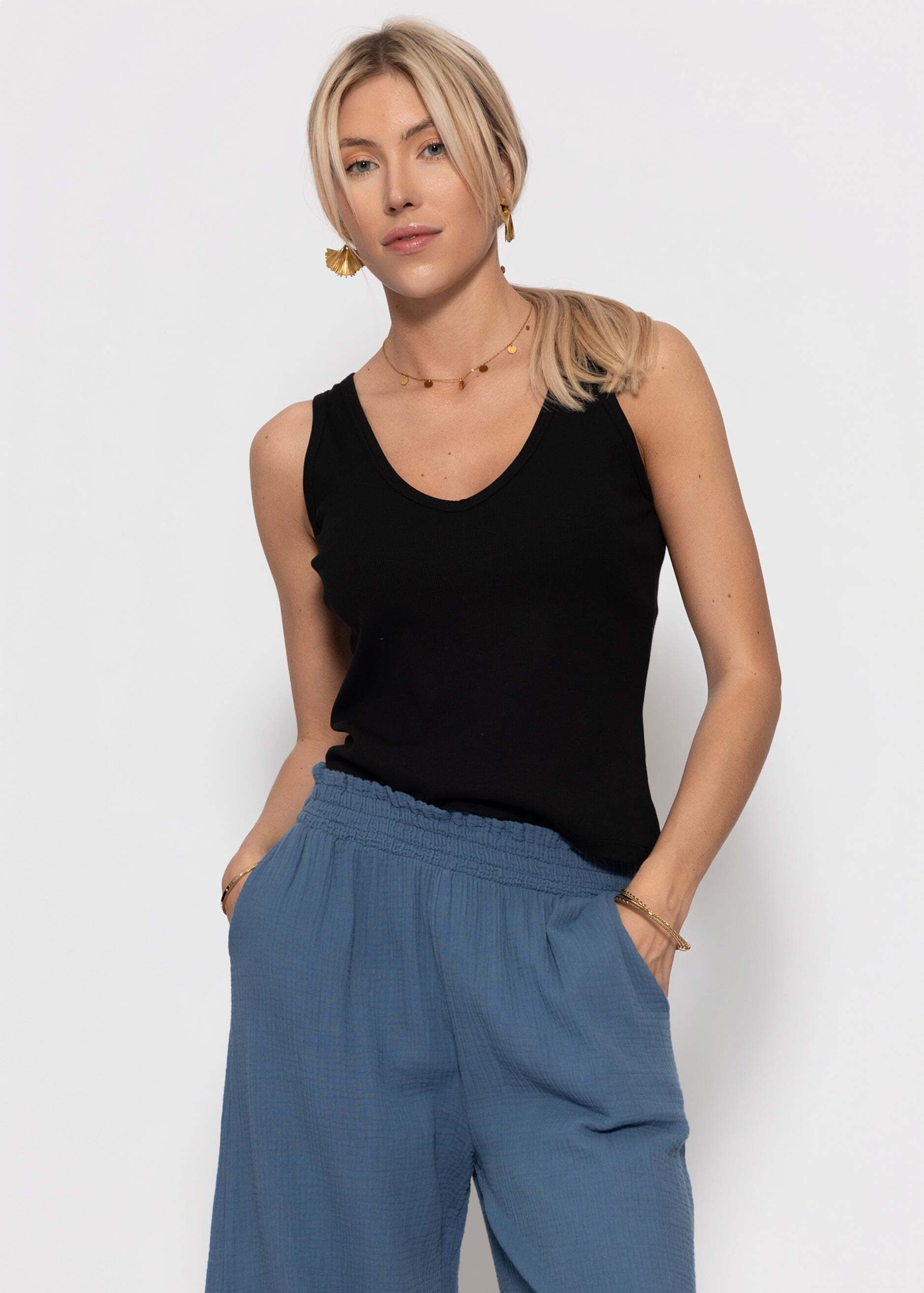 SASSYCLASSY Tanktop Geripptes Tank Top mit V-Ausschnitt Damen Ärmelloses Top aus Baumwoll/Viskose in schmaler Passform – Bild 4 von 5