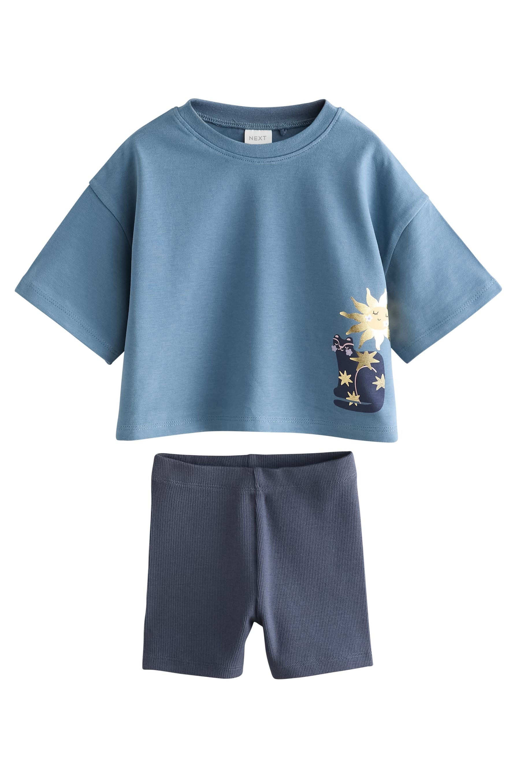 T-Shirt & Shorts Kurzärmeliges T-Shirt und Shorts im Set