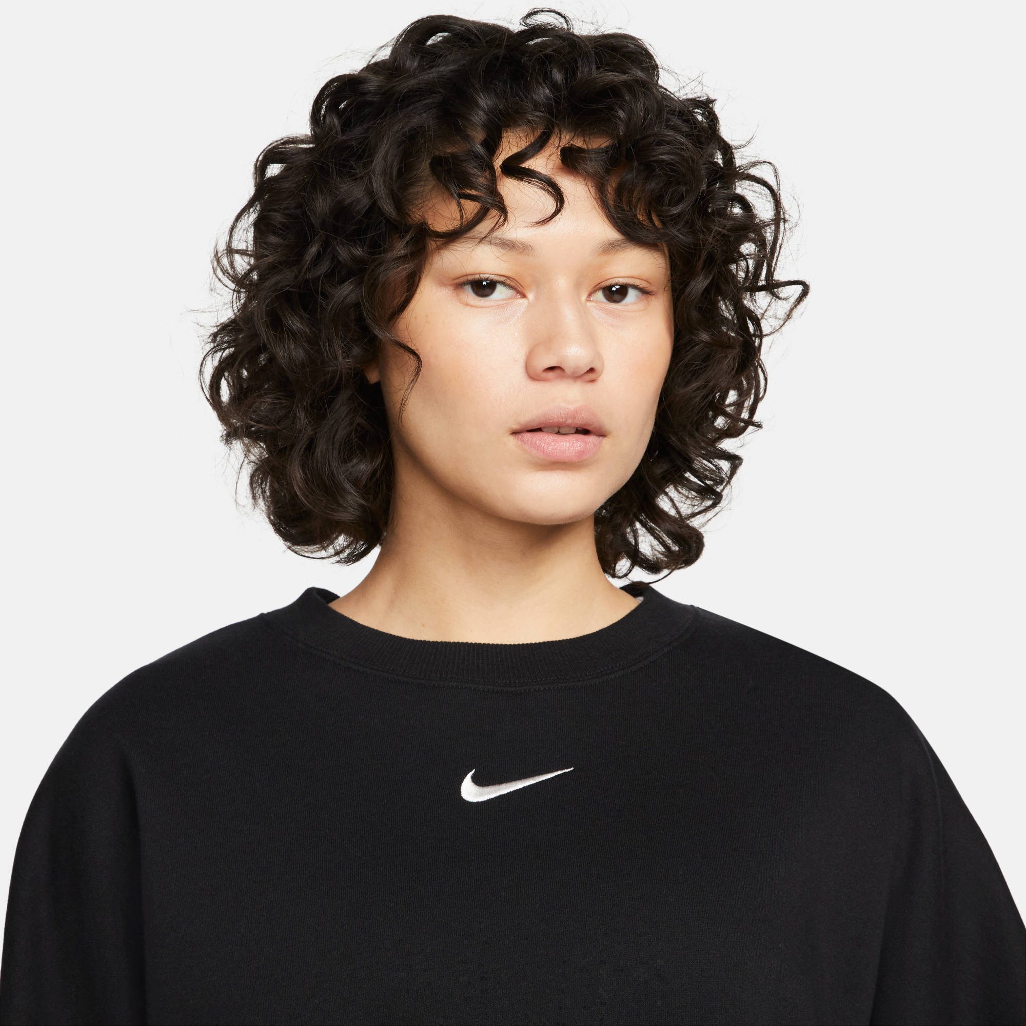 Nike Sportswear Sweatshirt W NSW PHNX FLC OOS CREW extragroßes Rundhalsshirt, mit Langarm-Design, aus Phoenix Fleece